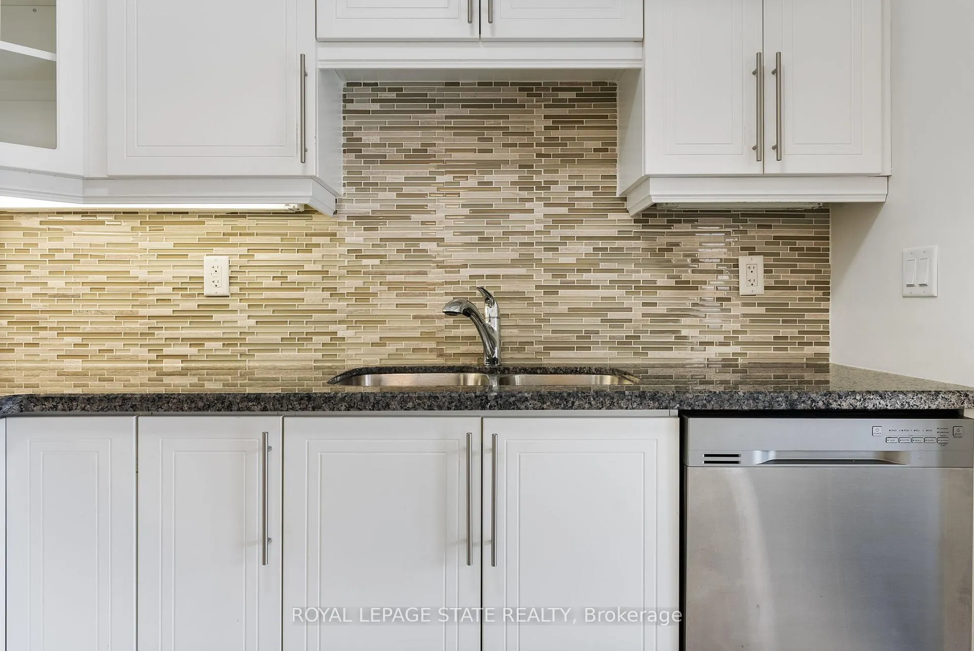 Photo 21 of 68 Dodman Crescent, Hamilton, Meadowlands — HOMEH