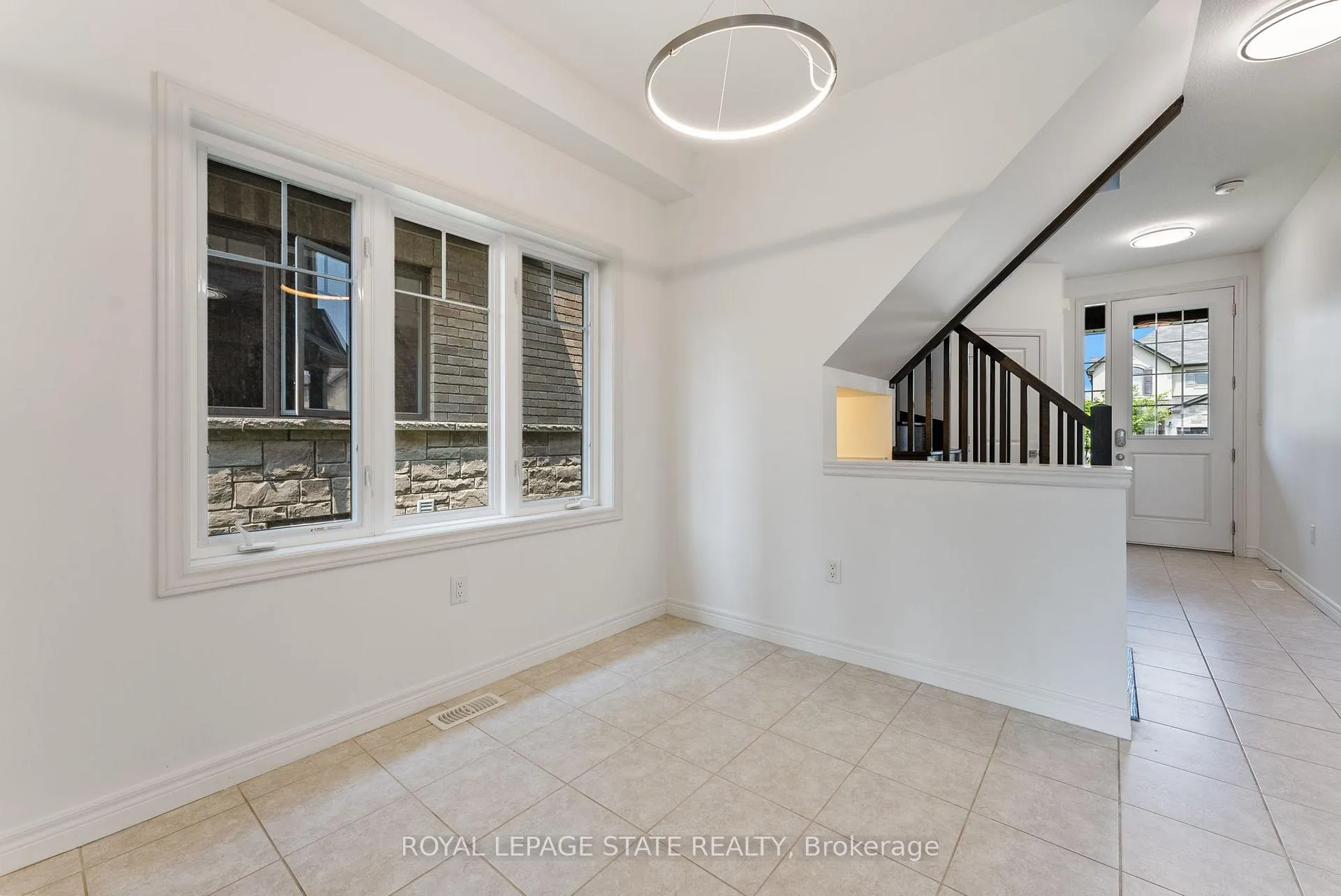 Photo 42 of 68 Dodman Crescent, Hamilton, Meadowlands — HOMEH