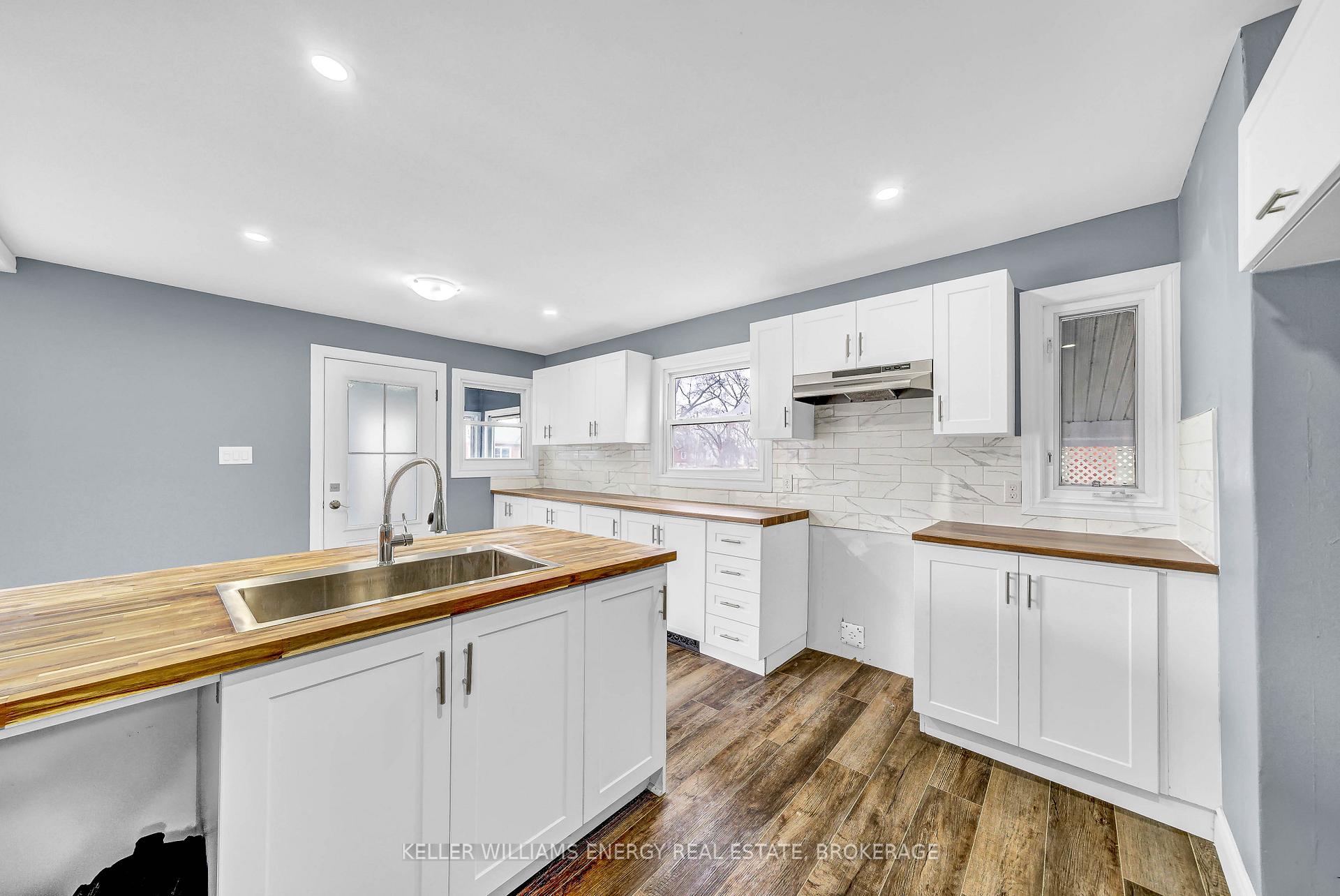 Photo 2 of 12 Montgomery Boulevard, Belleville, Belleville Ward — HOMEH