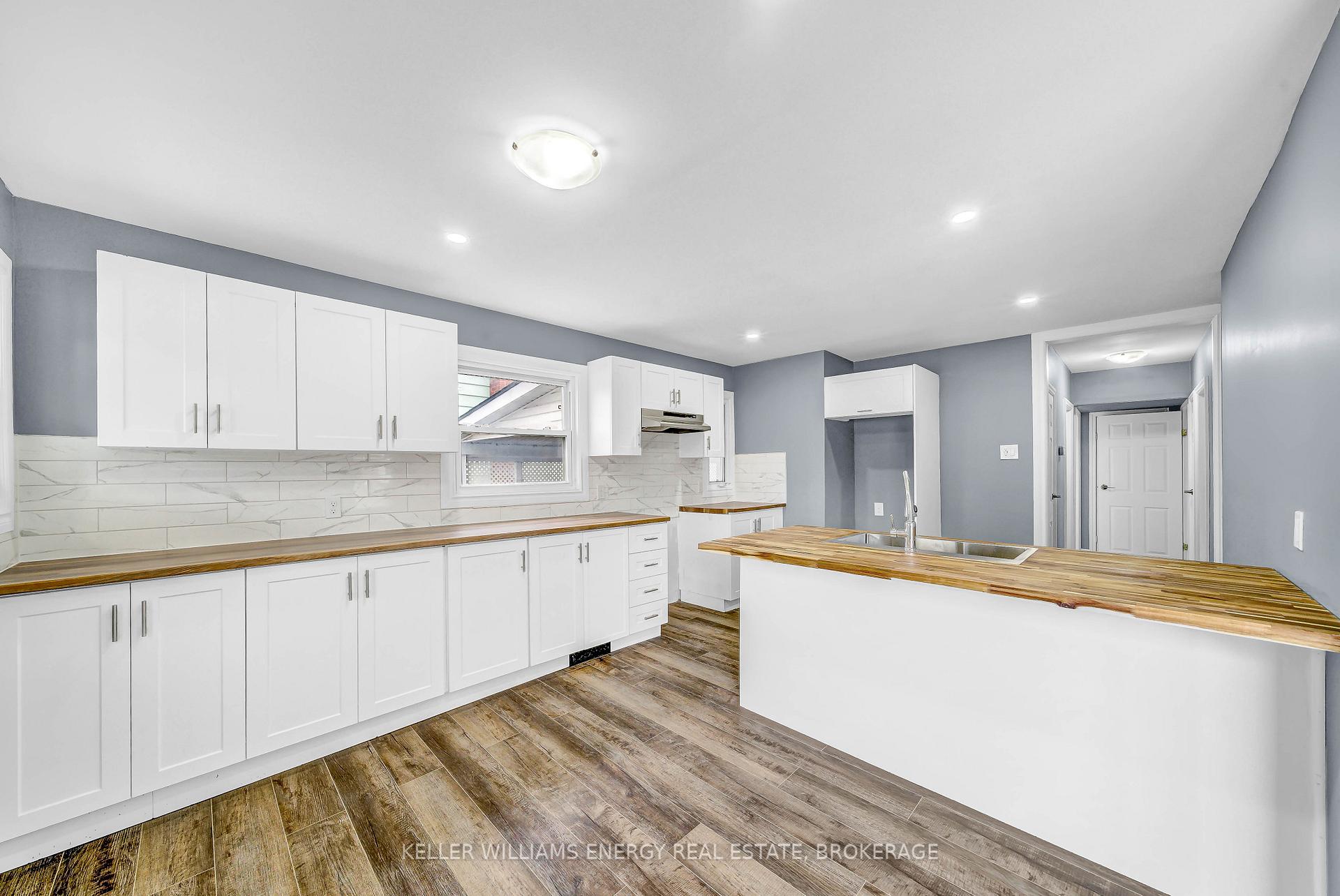 Photo 3 of 12 Montgomery Boulevard, Belleville, Belleville Ward — HOMEH