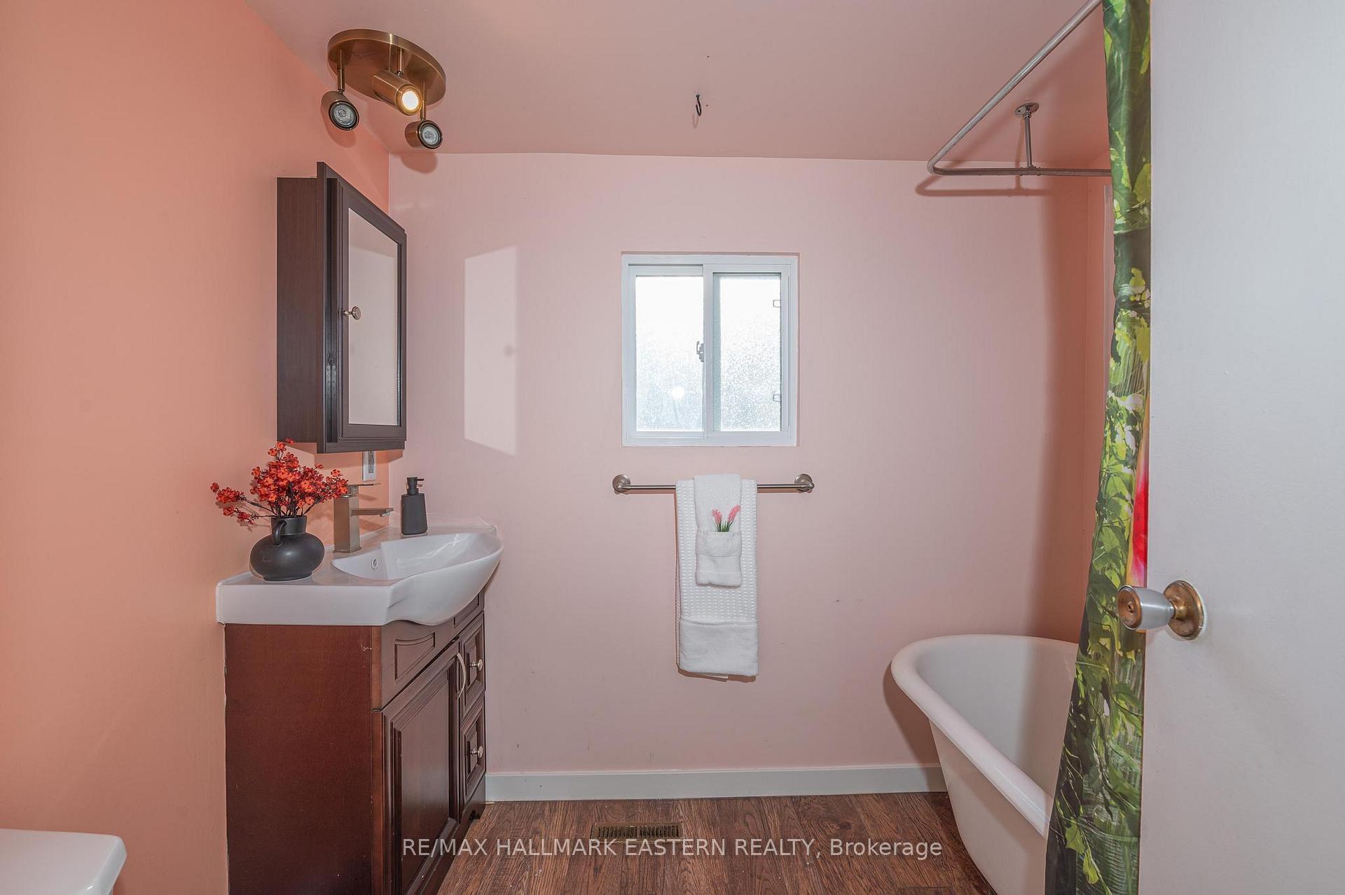 Photo 19 of 23 Valleyview Drive, Hamilton Township, Rural Hamilton — HOMEH