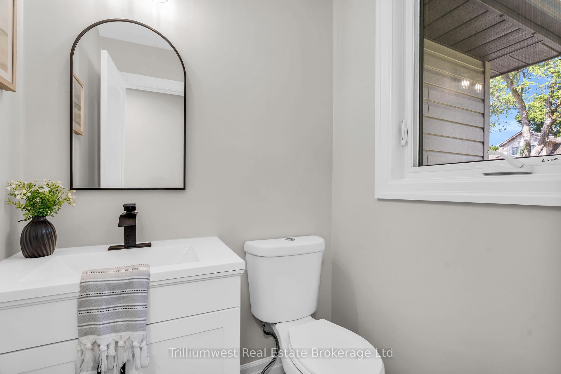 Photo 10 of 8 Chadwick Avenue, Guelph, Junction/Onward Willow — HOMEH
