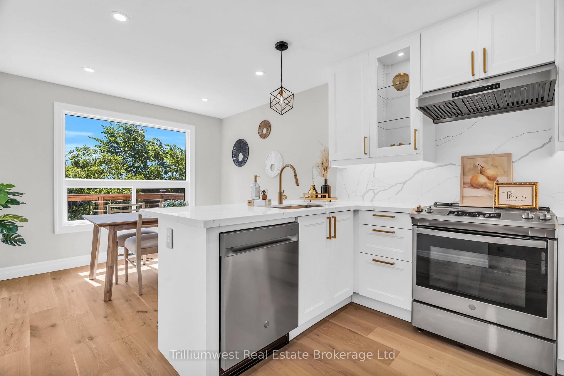 Photo 18 of 8 Chadwick Avenue, Guelph, Junction/Onward Willow — HOMEH