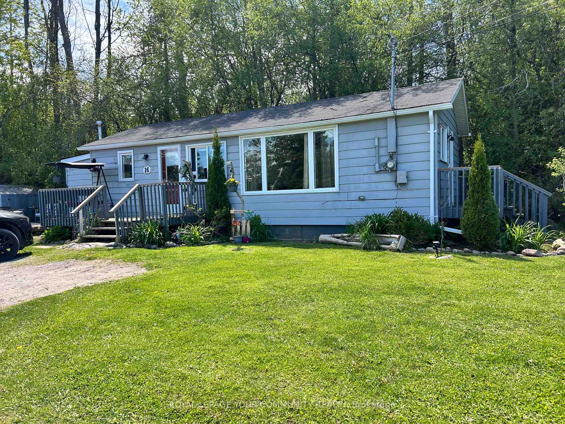 Photo 2 of 16 Christidis Drive, Georgina, Sutton & Jackson's Point — HOMEH