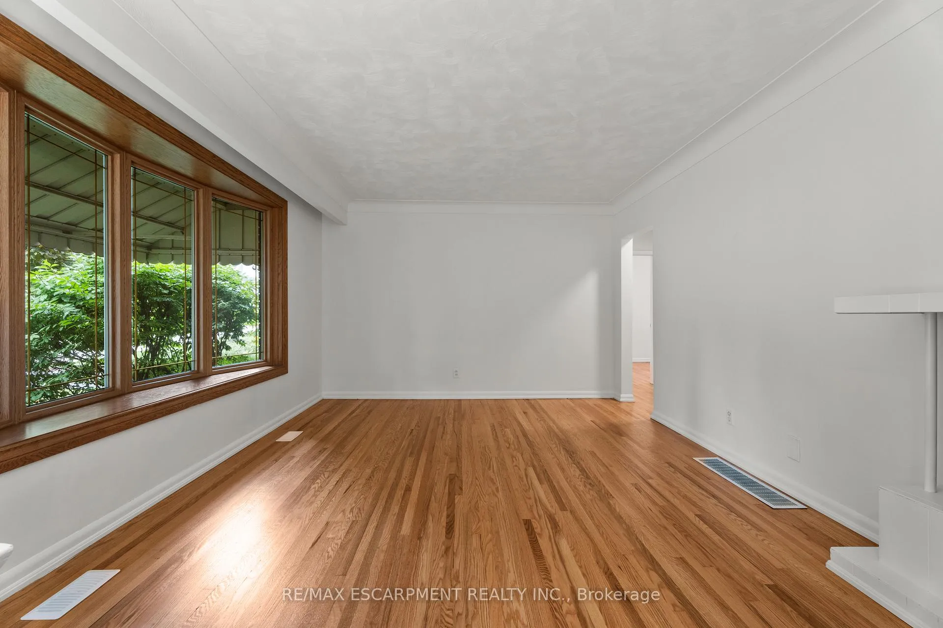 Photo 9 of 98 Laurier Avenue, Hamilton, Buchanan — HOMEH