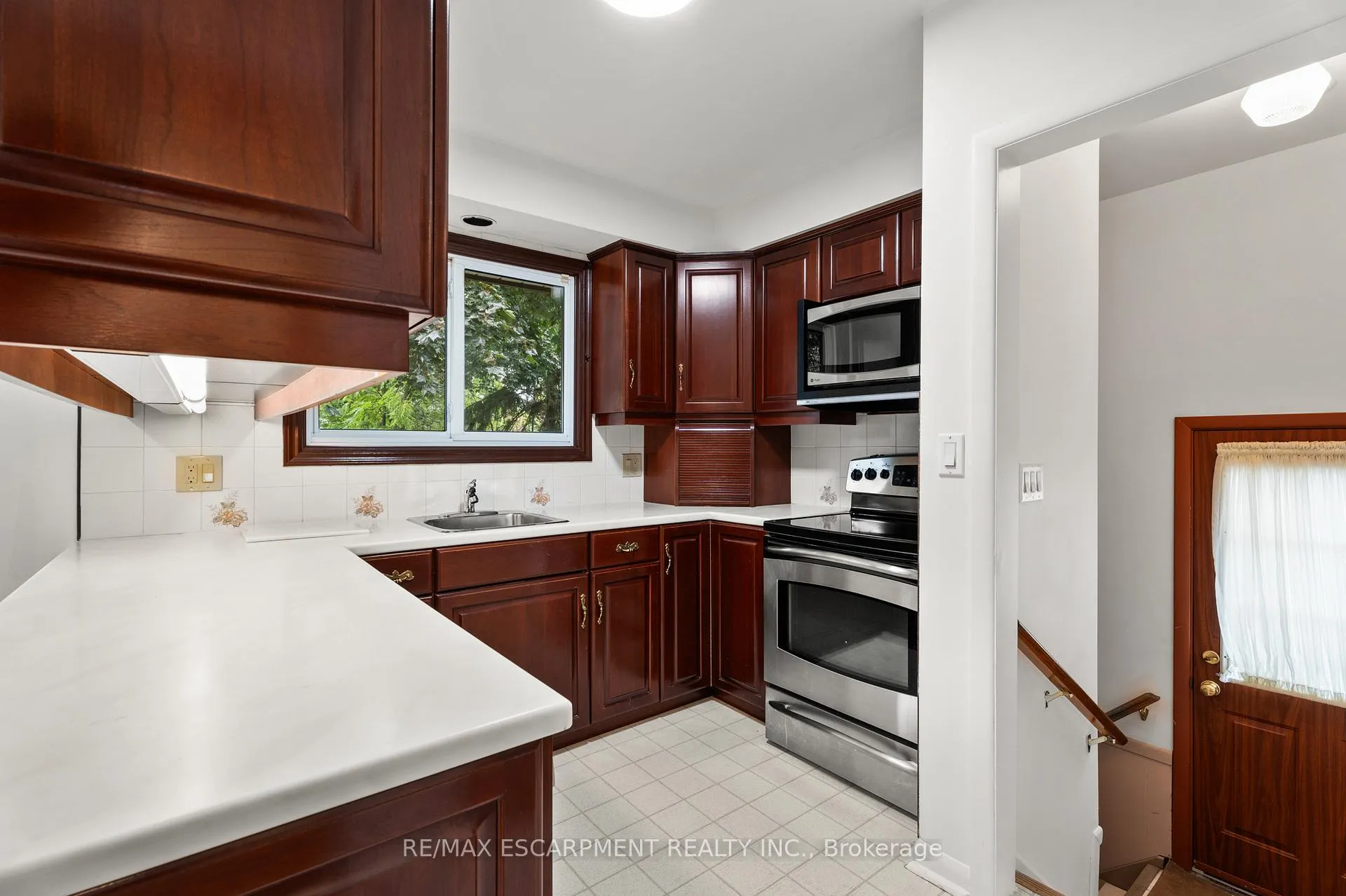 Photo 16 of 98 Laurier Avenue, Hamilton, Buchanan — HOMEH