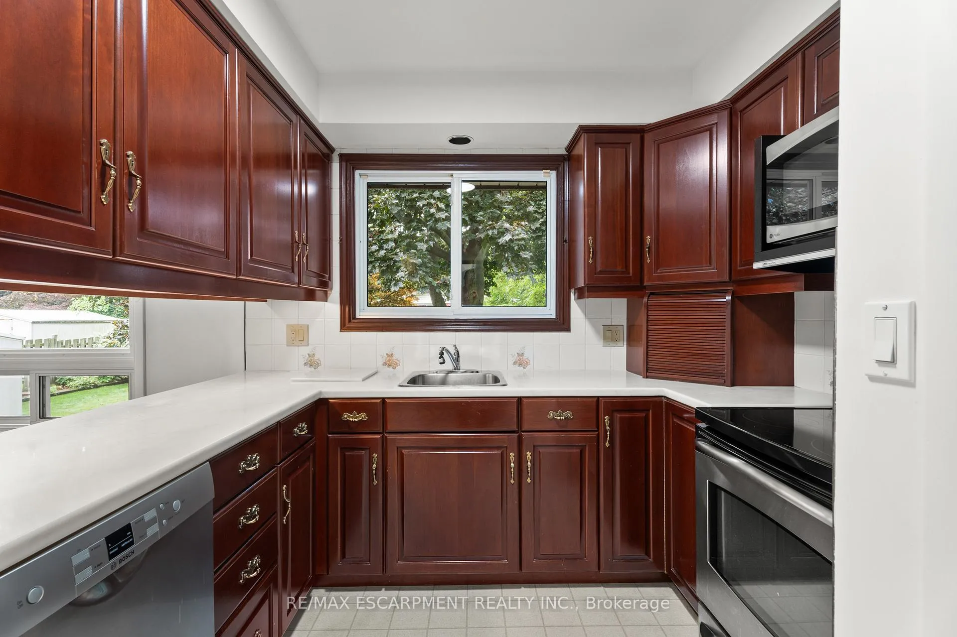 Photo 21 of 98 Laurier Avenue, Hamilton, Buchanan — HOMEH
