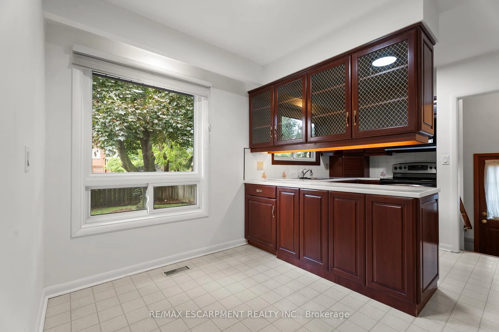 Photo 33 of 98 Laurier Avenue, Hamilton, Buchanan — HOMEH