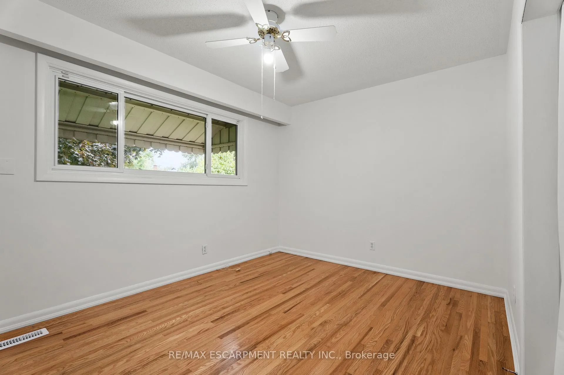Photo 39 of 98 Laurier Avenue, Hamilton, Buchanan — HOMEH
