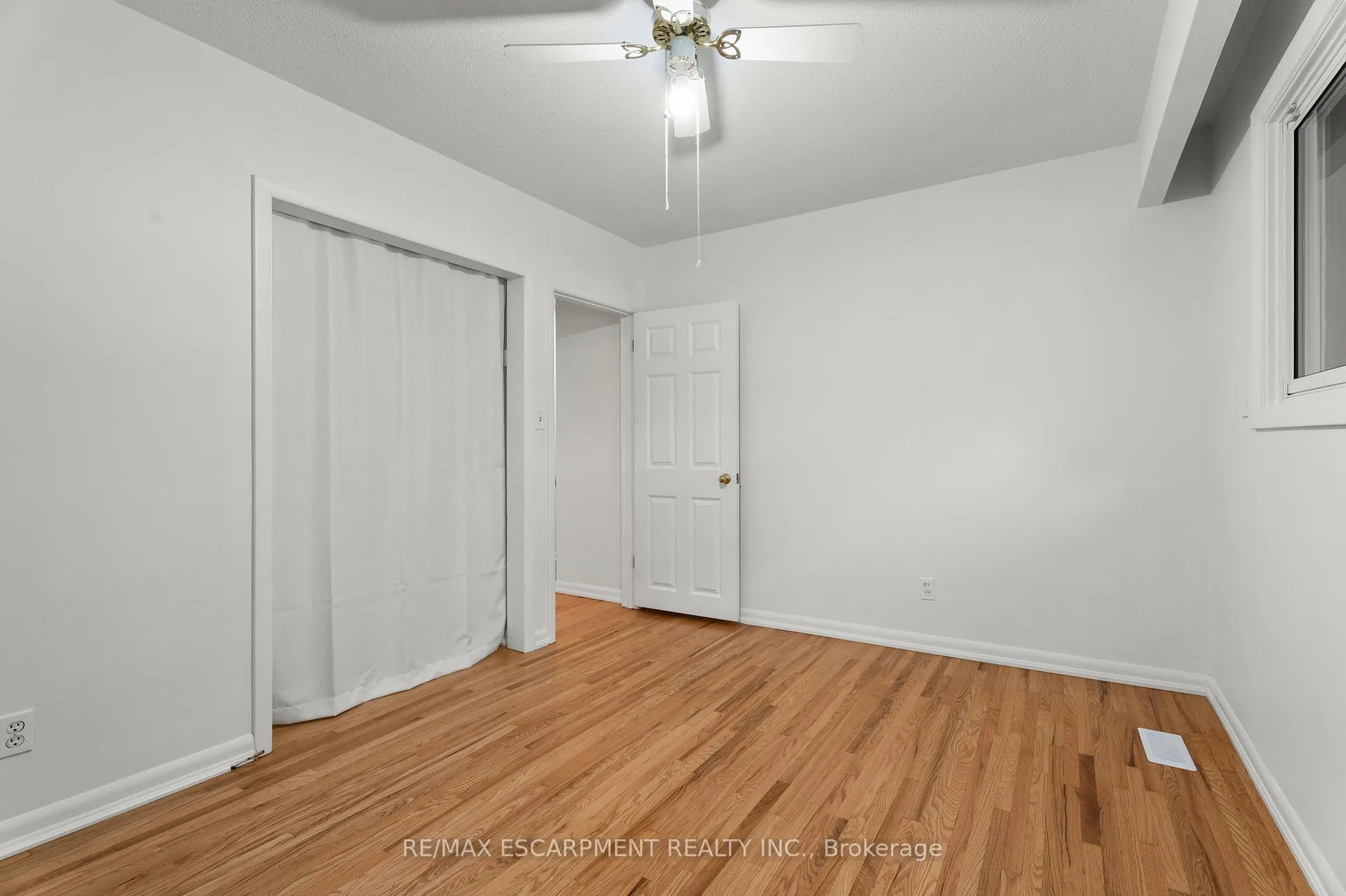Photo 42 of 98 Laurier Avenue, Hamilton, Buchanan — HOMEH