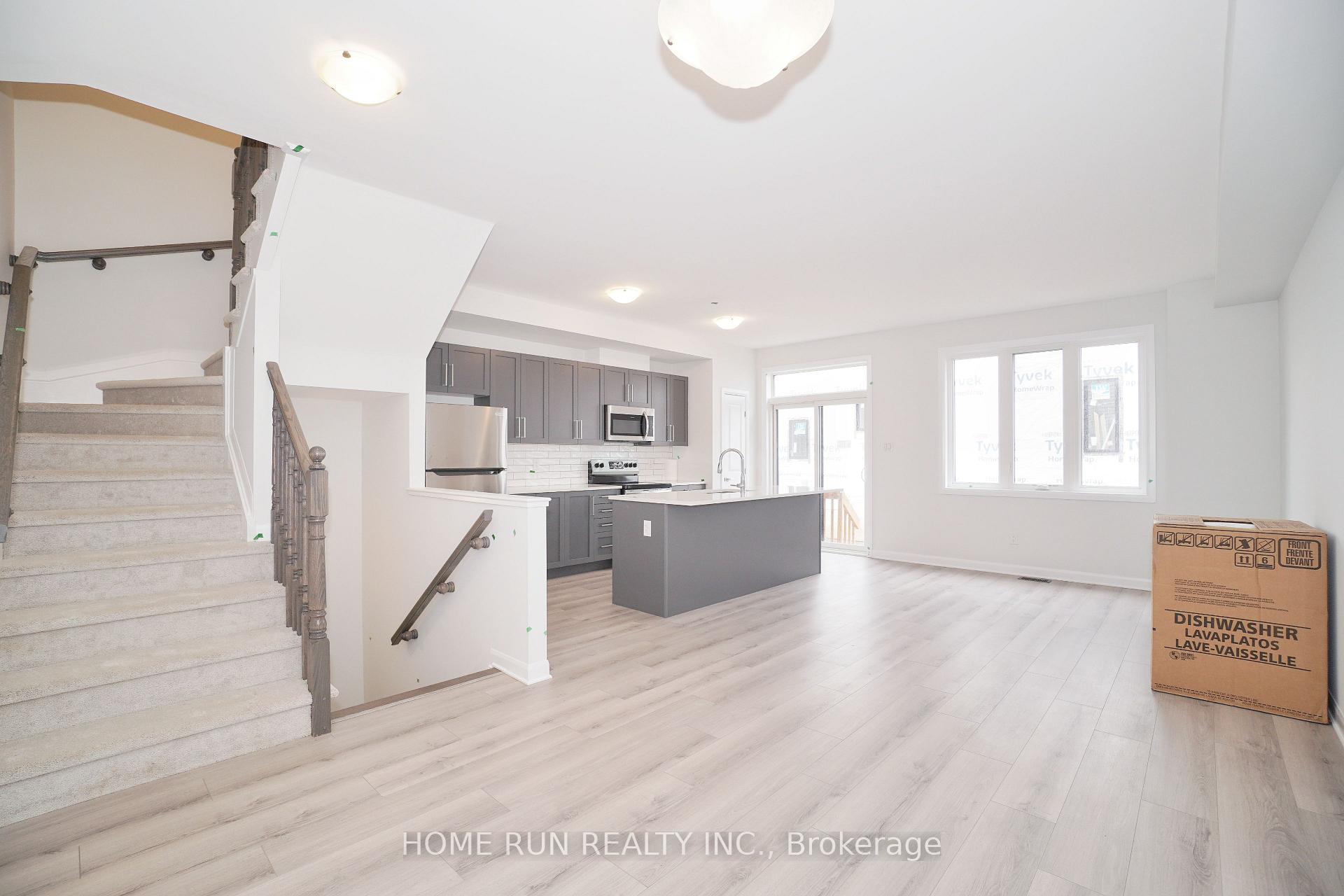 Photo 4 of 803 Everbloom Lane, Ottawa, Barrhaven - Heritage Park — HOMEH