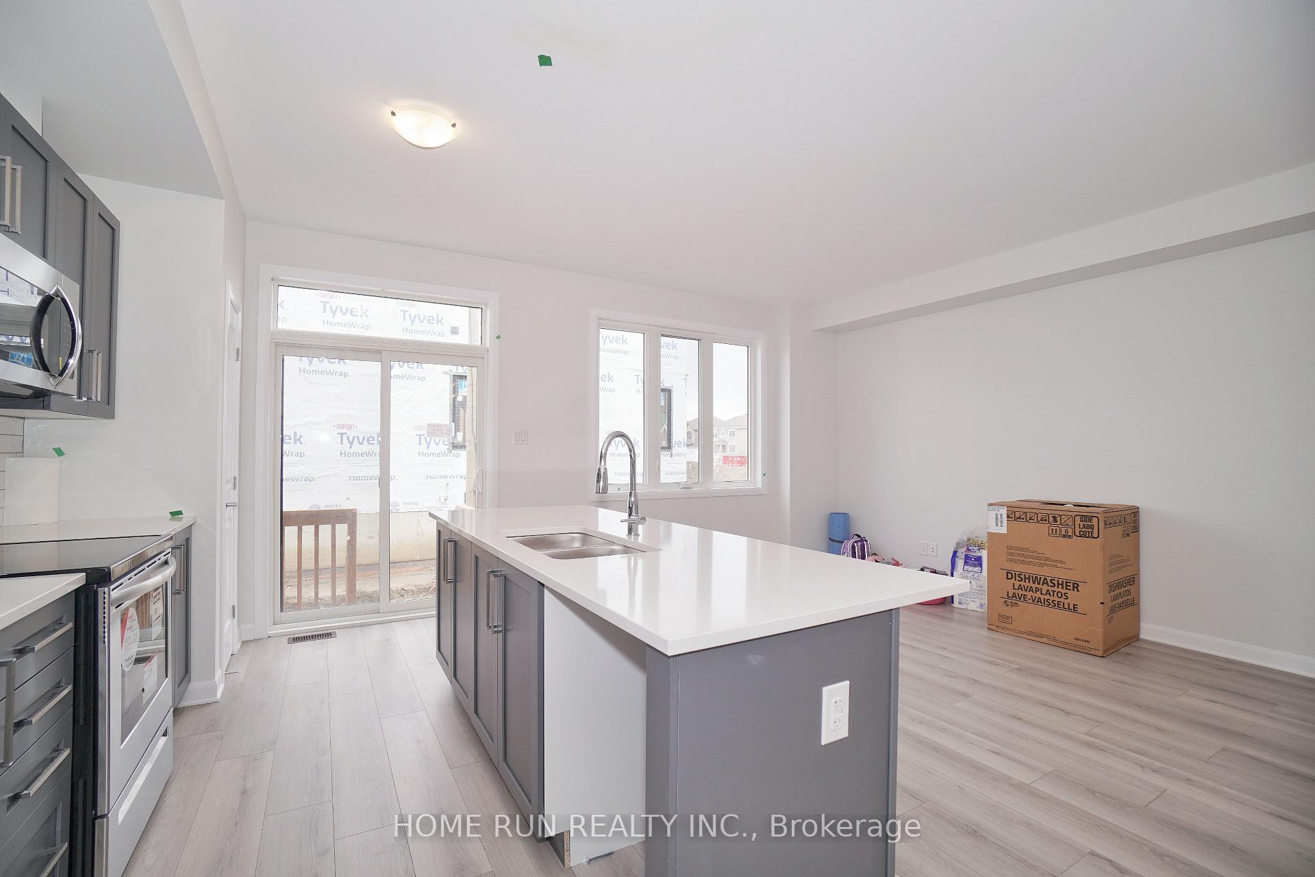 Photo 10 of 803 Everbloom Lane, Ottawa, Barrhaven - Heritage Park — HOMEH