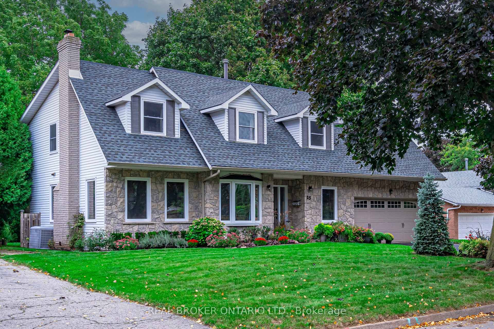 Photo 1 of 15 Blue Forest Drive, Grimsby, Grimsby Beach — HOMEH