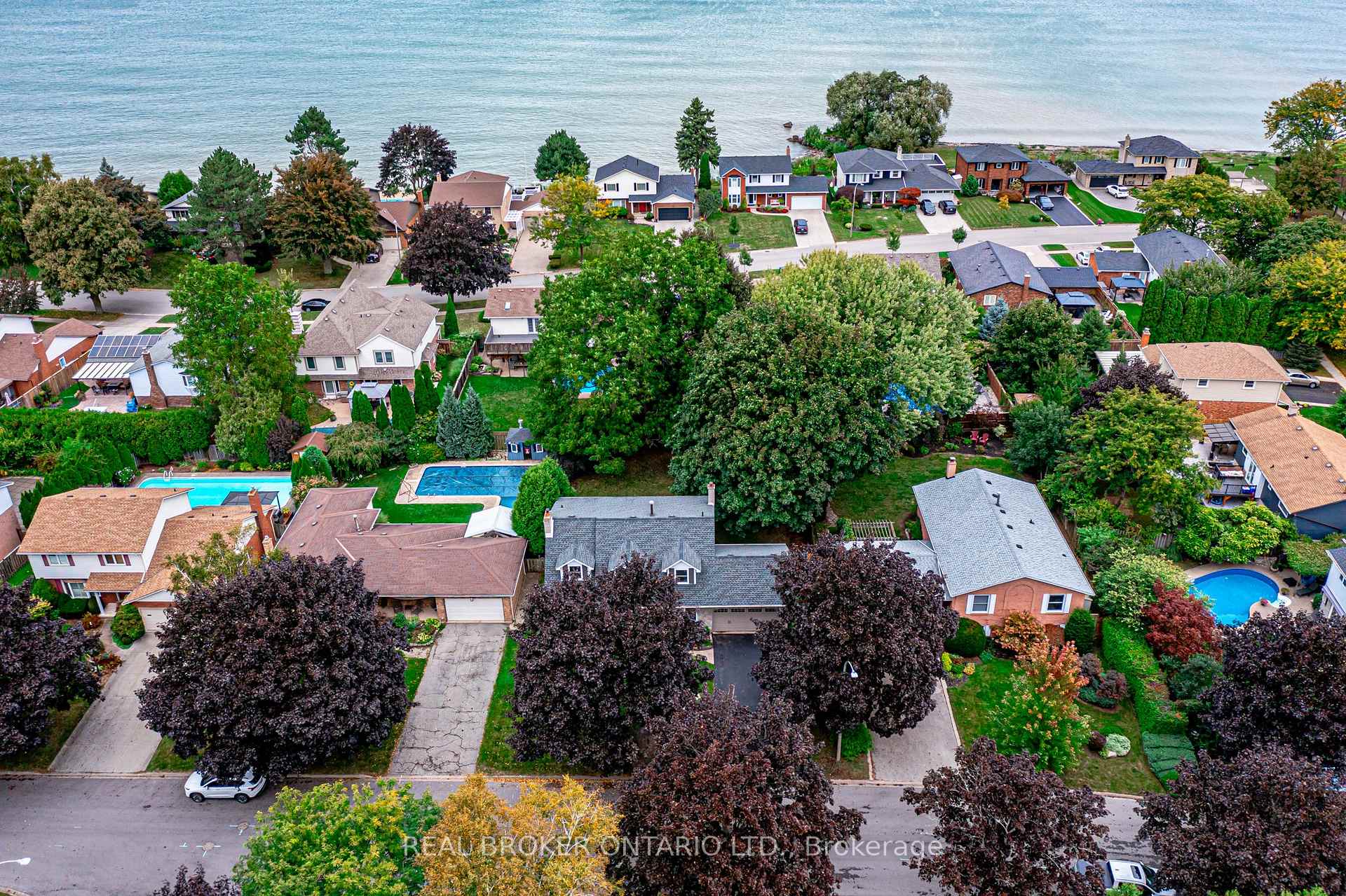 Photo 3 of 15 Blue Forest Drive, Grimsby, Grimsby Beach — HOMEH
