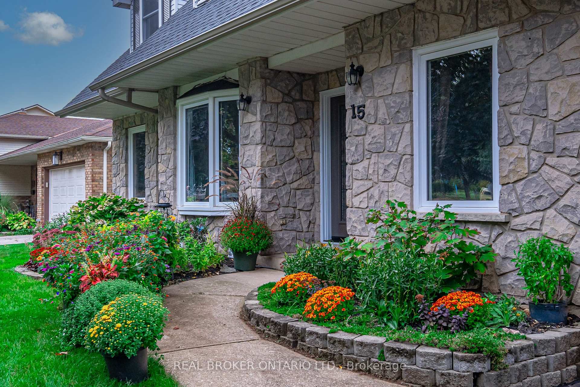 Photo 5 of 15 Blue Forest Drive, Grimsby, Grimsby Beach — HOMEH