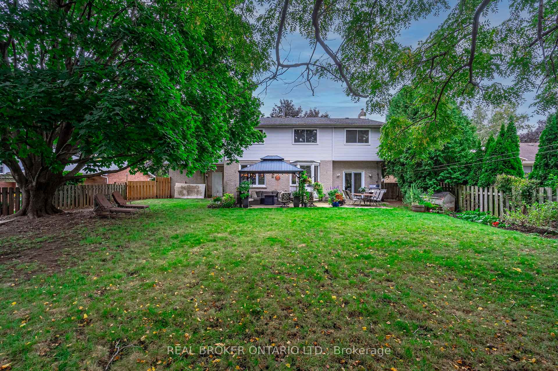 Photo 33 of 15 Blue Forest Drive, Grimsby, Grimsby Beach — HOMEH