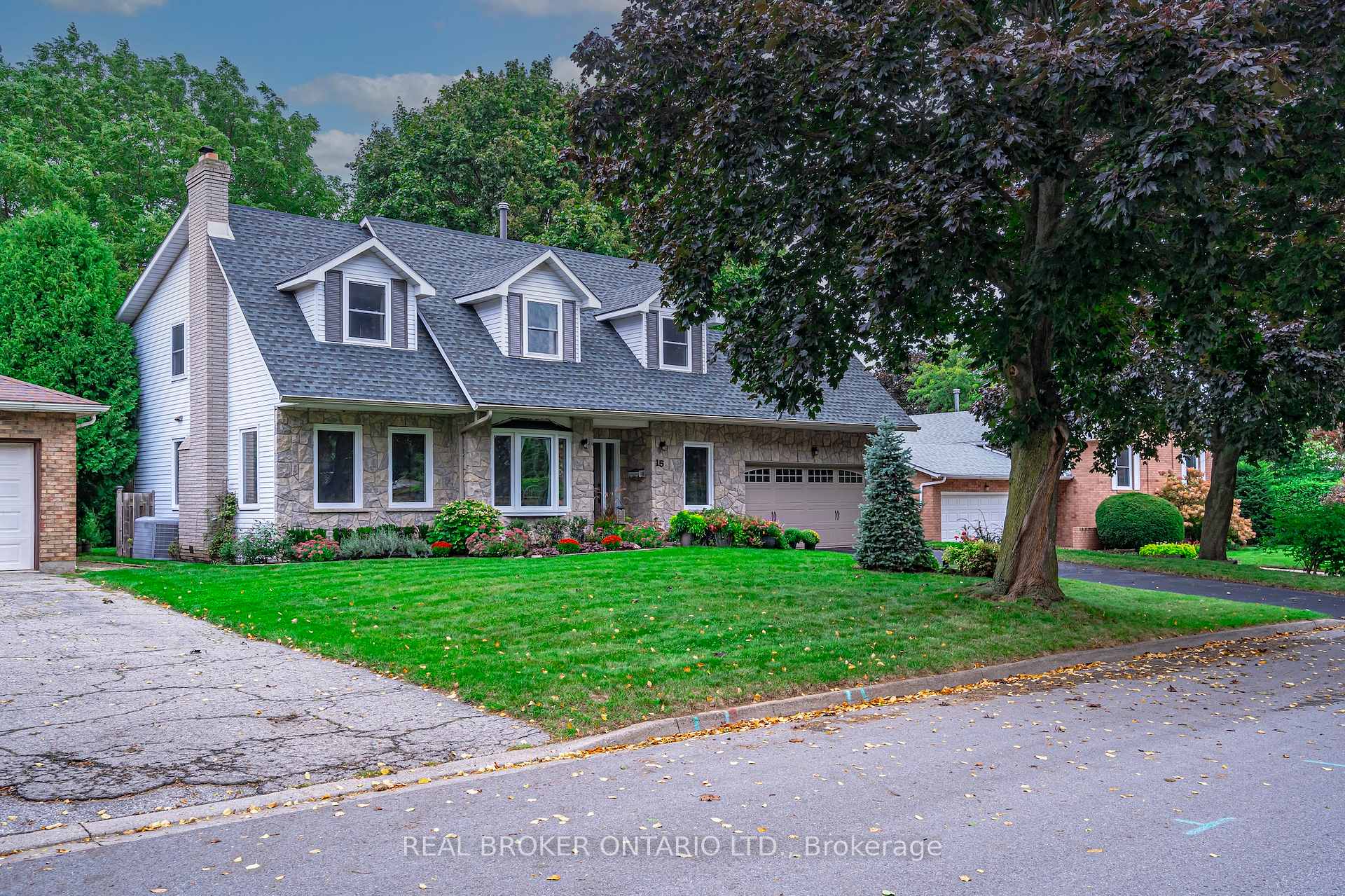 Photo 34 of 15 Blue Forest Drive, Grimsby, Grimsby Beach — HOMEH