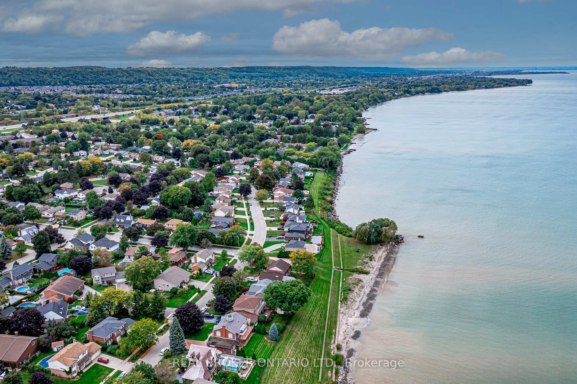 Photo 37 of 15 Blue Forest Drive, Grimsby, Grimsby Beach — HOMEH