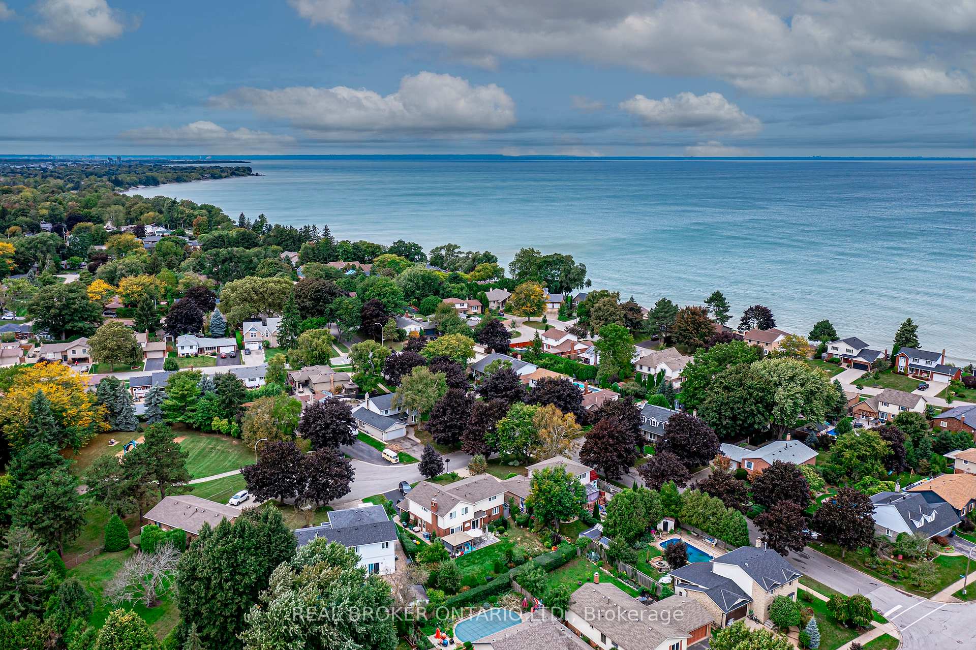 Photo 38 of 15 Blue Forest Drive, Grimsby, Grimsby Beach — HOMEH