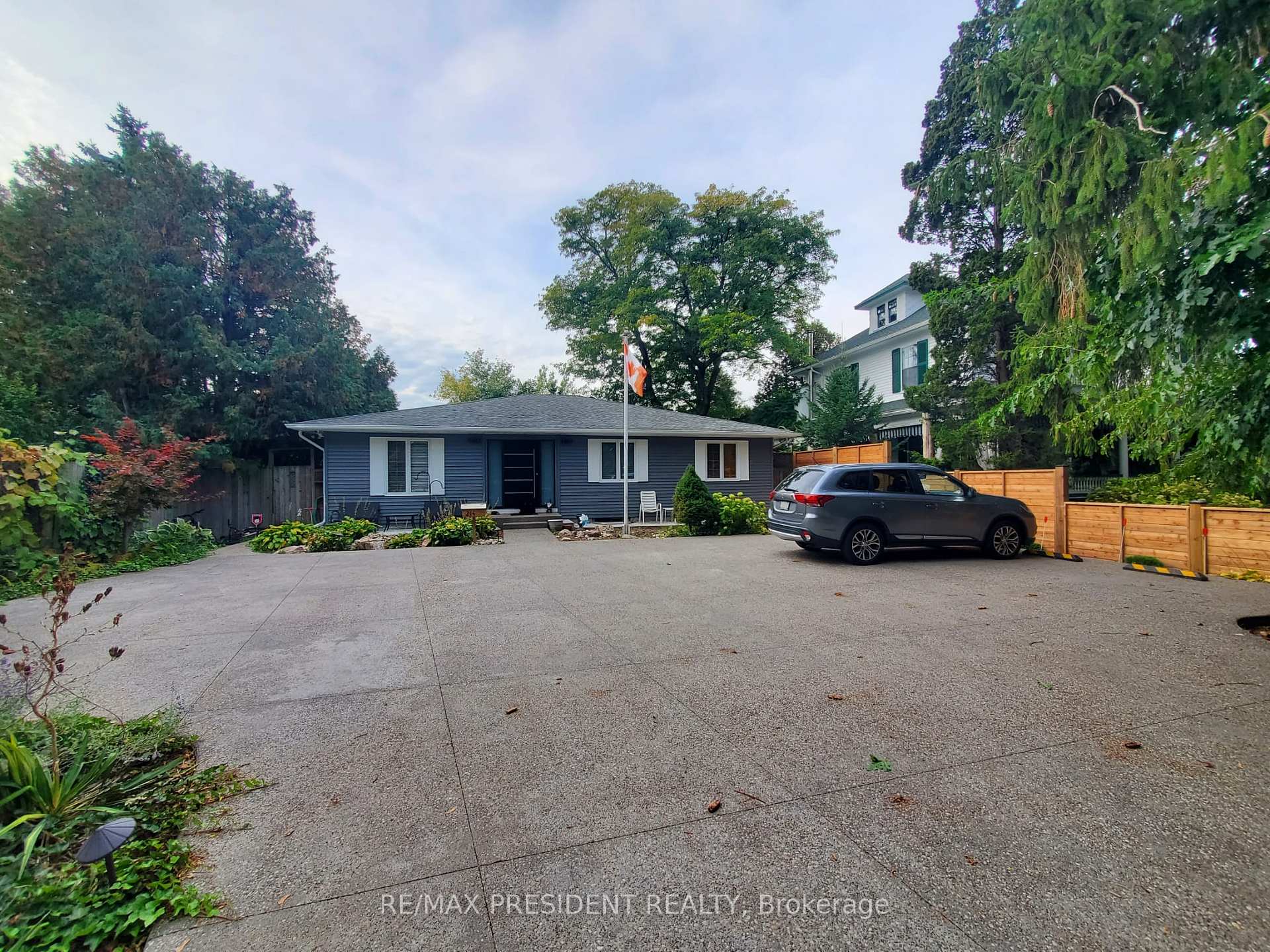 Photo 1 of 214 Main Street E, Grimsby, Grimsby East — HOMEH