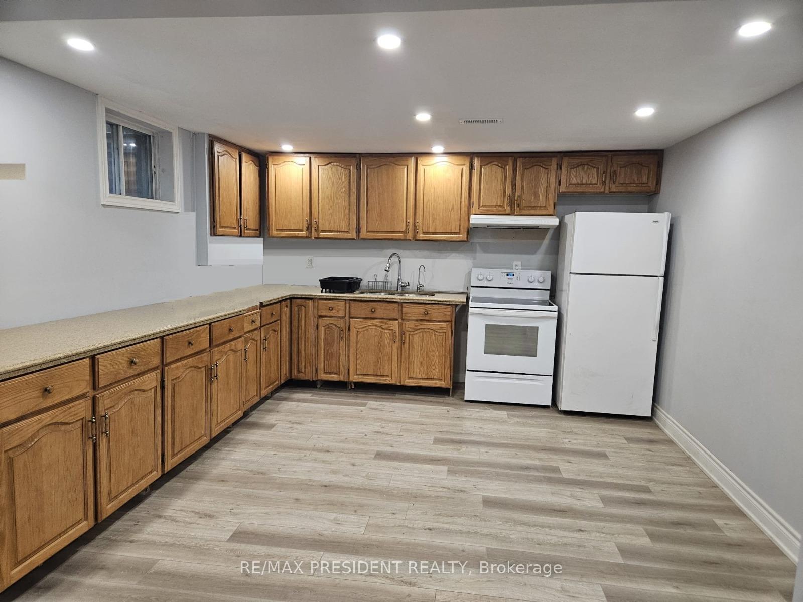 Photo 3 of 214 Main Street E, Grimsby, Grimsby East — HOMEH