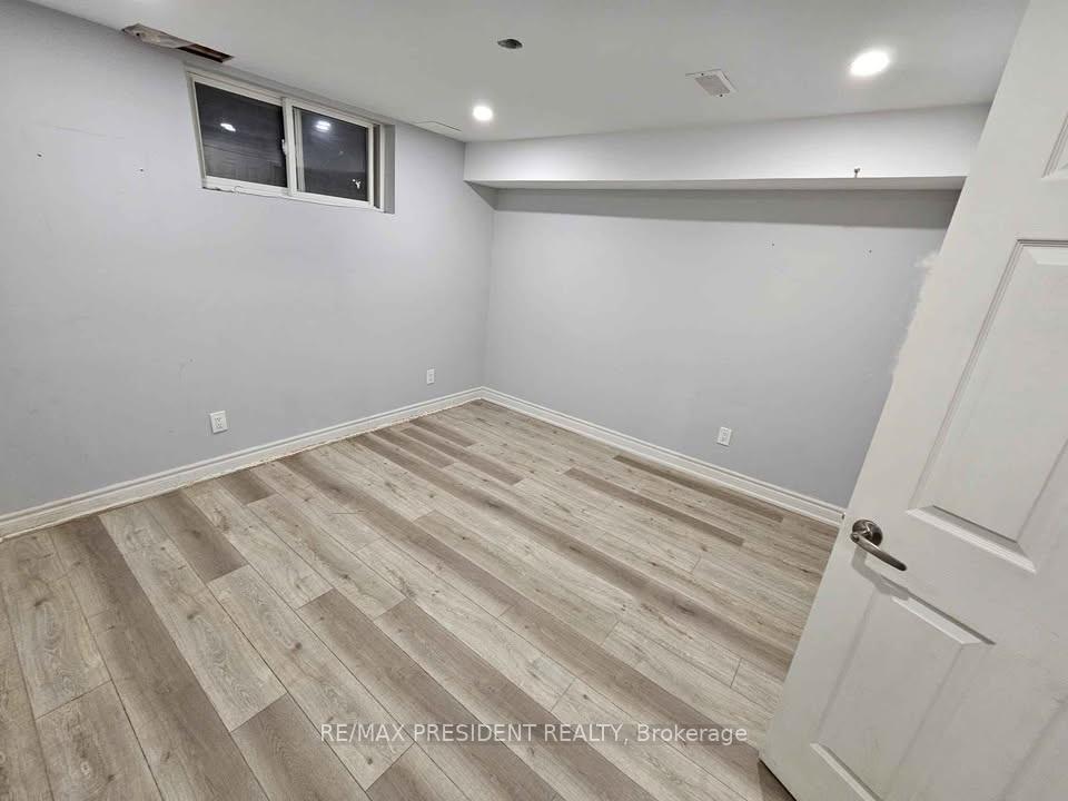 Photo 4 of 214 Main Street E, Grimsby, Grimsby East — HOMEH