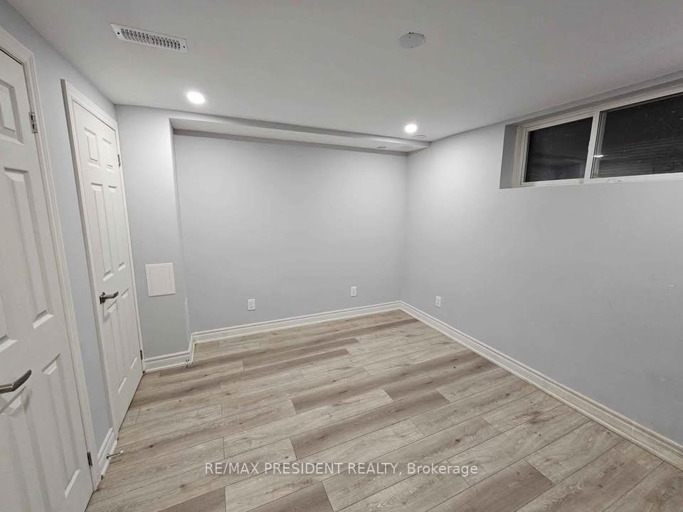 Photo 11 of 214 Main Street E, Grimsby, Grimsby East — HOMEH