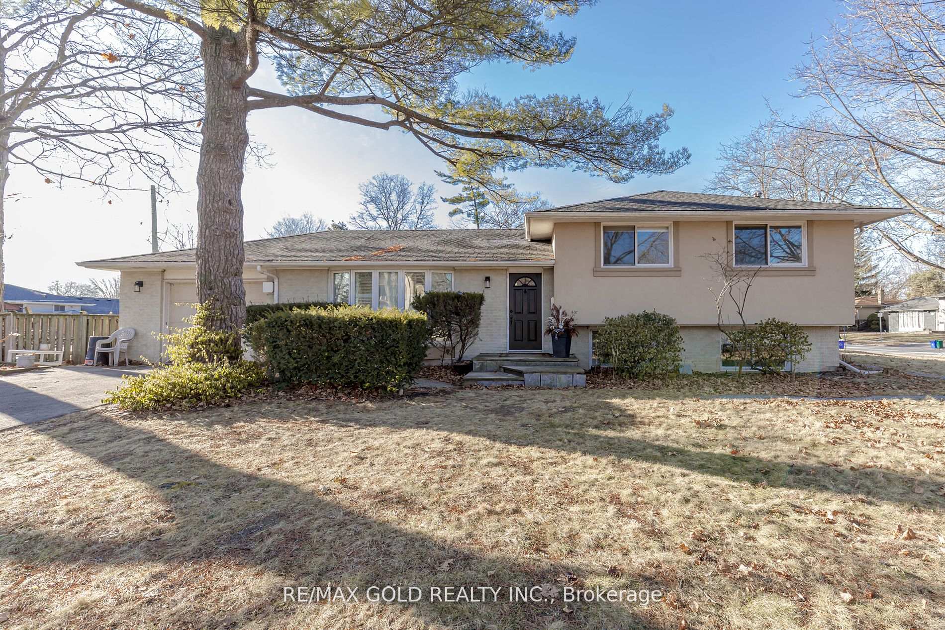 Photo 2 of 294 Cheltenham Road, Burlington, Appleby — HOMEH