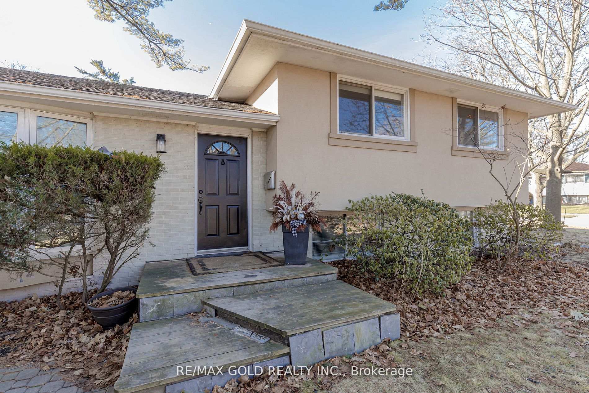 Photo 3 of 294 Cheltenham Road, Burlington, Appleby — HOMEH