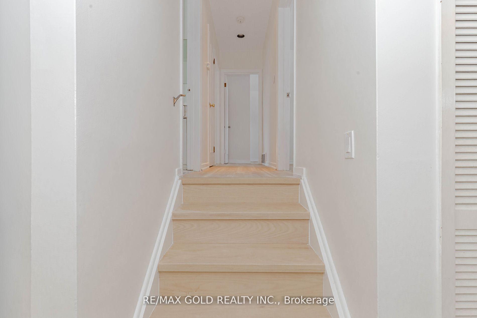 Photo 11 of 294 Cheltenham Road, Burlington, Appleby — HOMEH