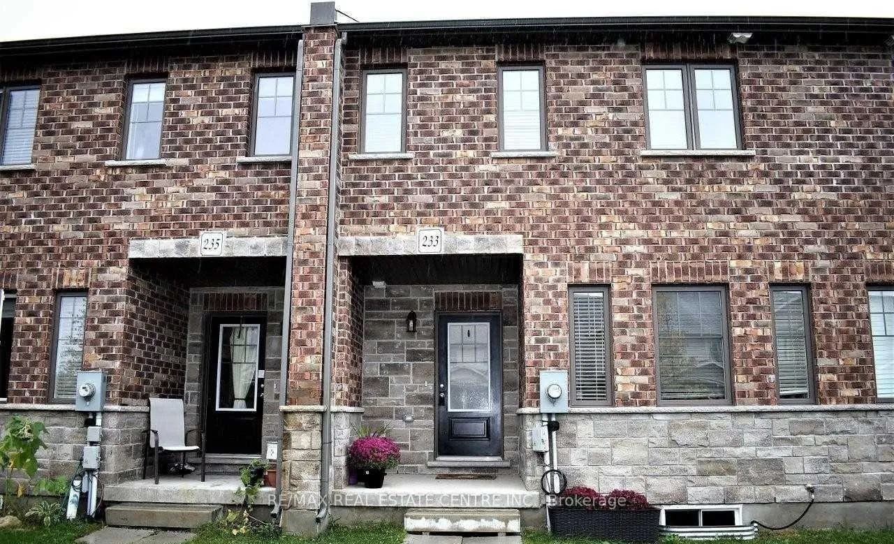 Photo 3 of 233 Poppy Dr E, Guelph, Pineridge/Westminster Woods — HOMEH