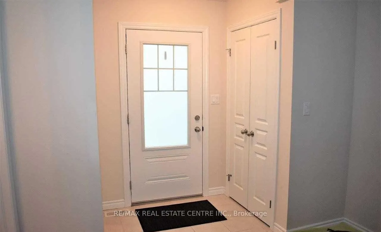 Photo 7 of 233 Poppy Dr E, Guelph, Pineridge/Westminster Woods — HOMEH