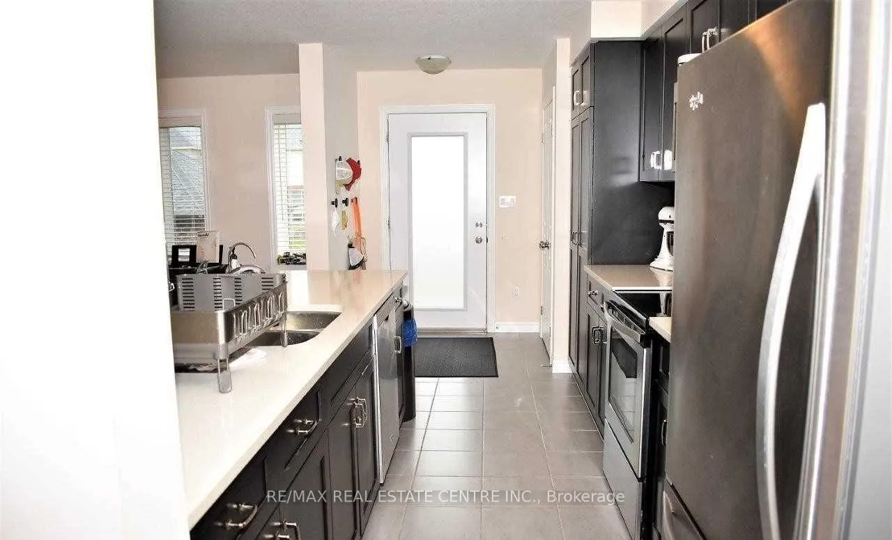 Photo 15 of 233 Poppy Dr E, Guelph, Pineridge/Westminster Woods — HOMEH