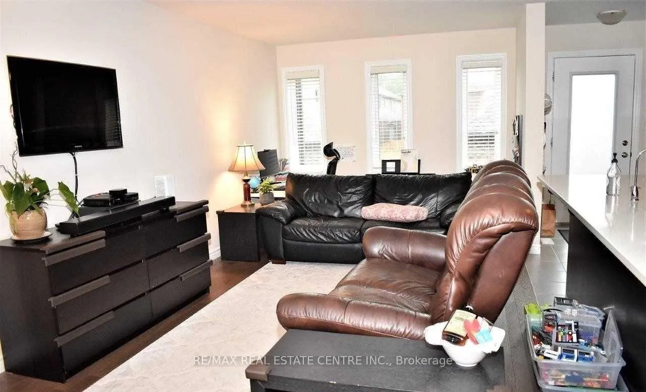 Photo 20 of 233 Poppy Dr E, Guelph, Pineridge/Westminster Woods — HOMEH