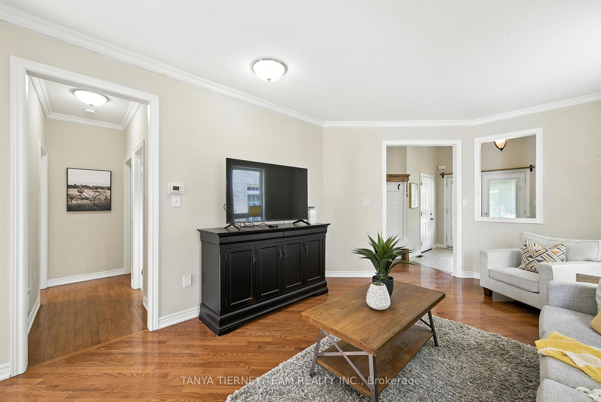 Photo 8 of 32 Alfred Shrubb Lane, Clarington, Bowmanville — HOMEH