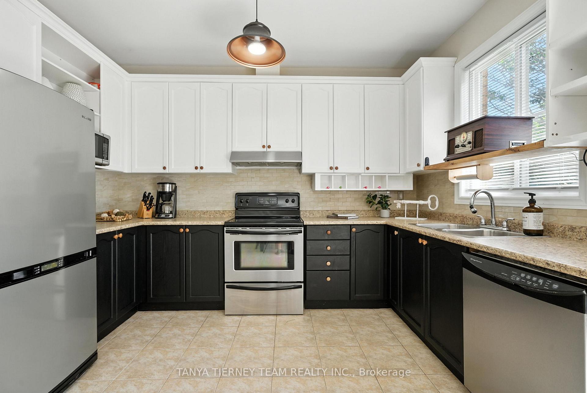 Photo 12 of 32 Alfred Shrubb Lane, Clarington, Bowmanville — HOMEH