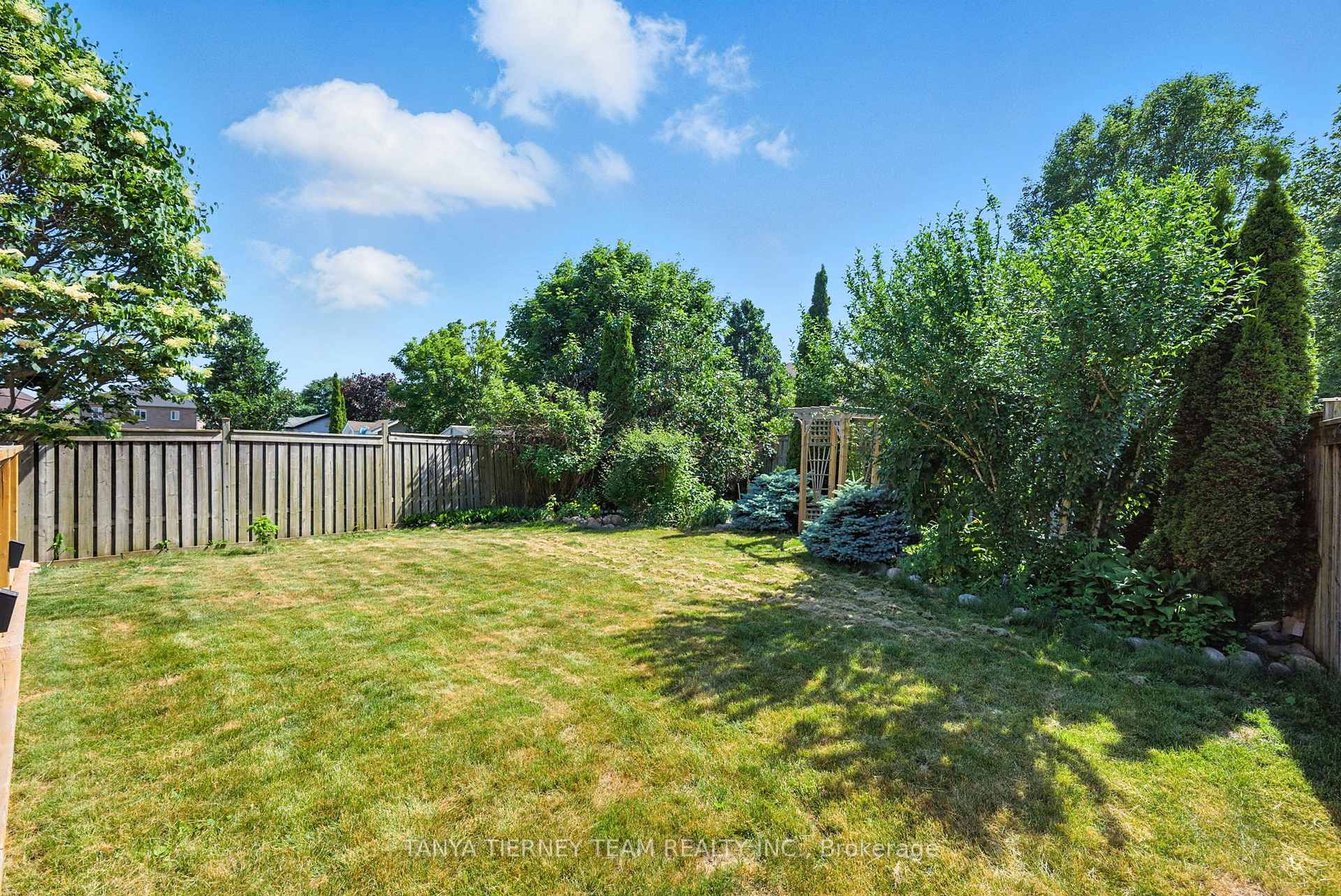 Photo 33 of 32 Alfred Shrubb Lane, Clarington, Bowmanville — HOMEH