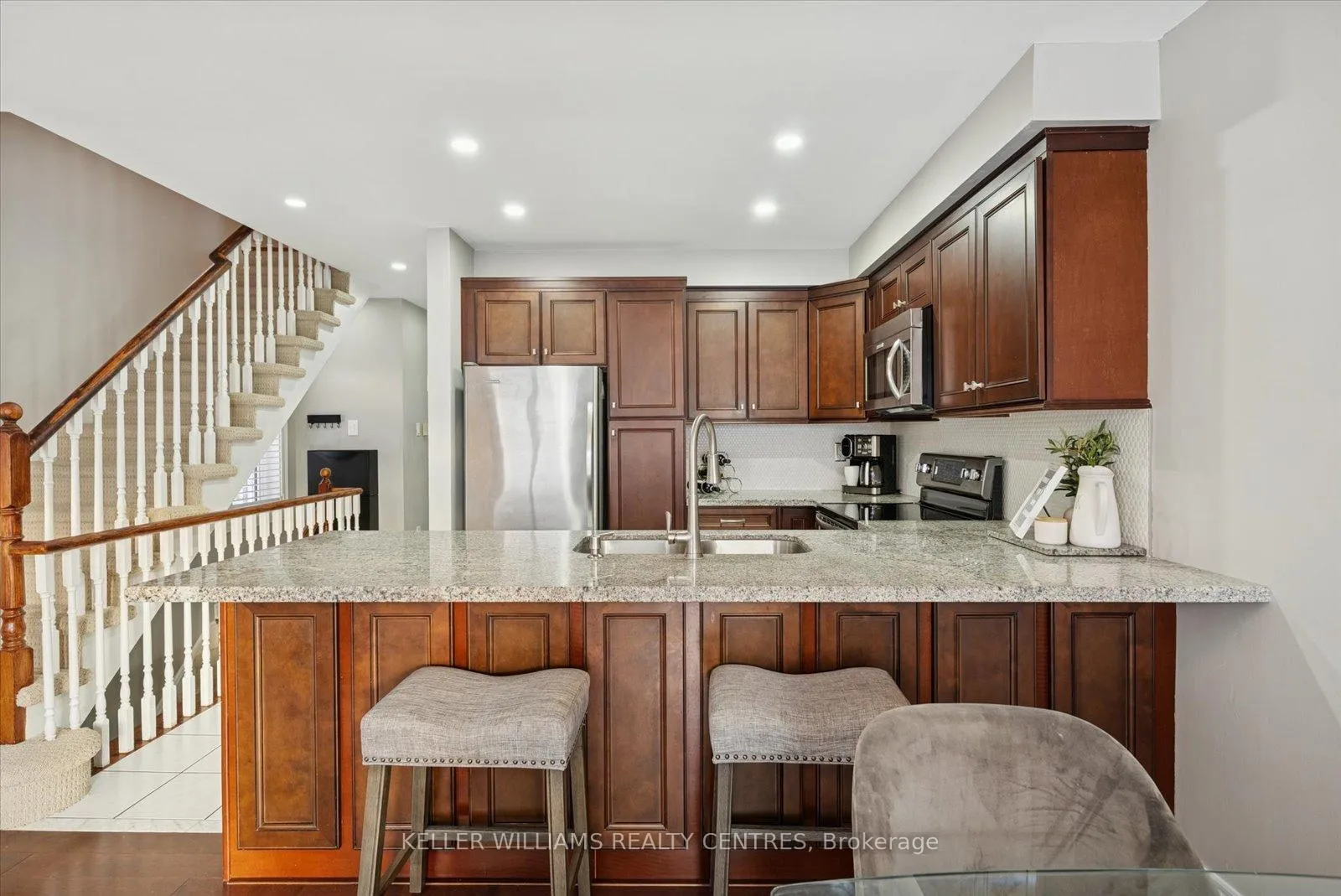 Photo 6 of Unit 8, 78 Tania Crescent, Vaughan, Maple — HOMEH