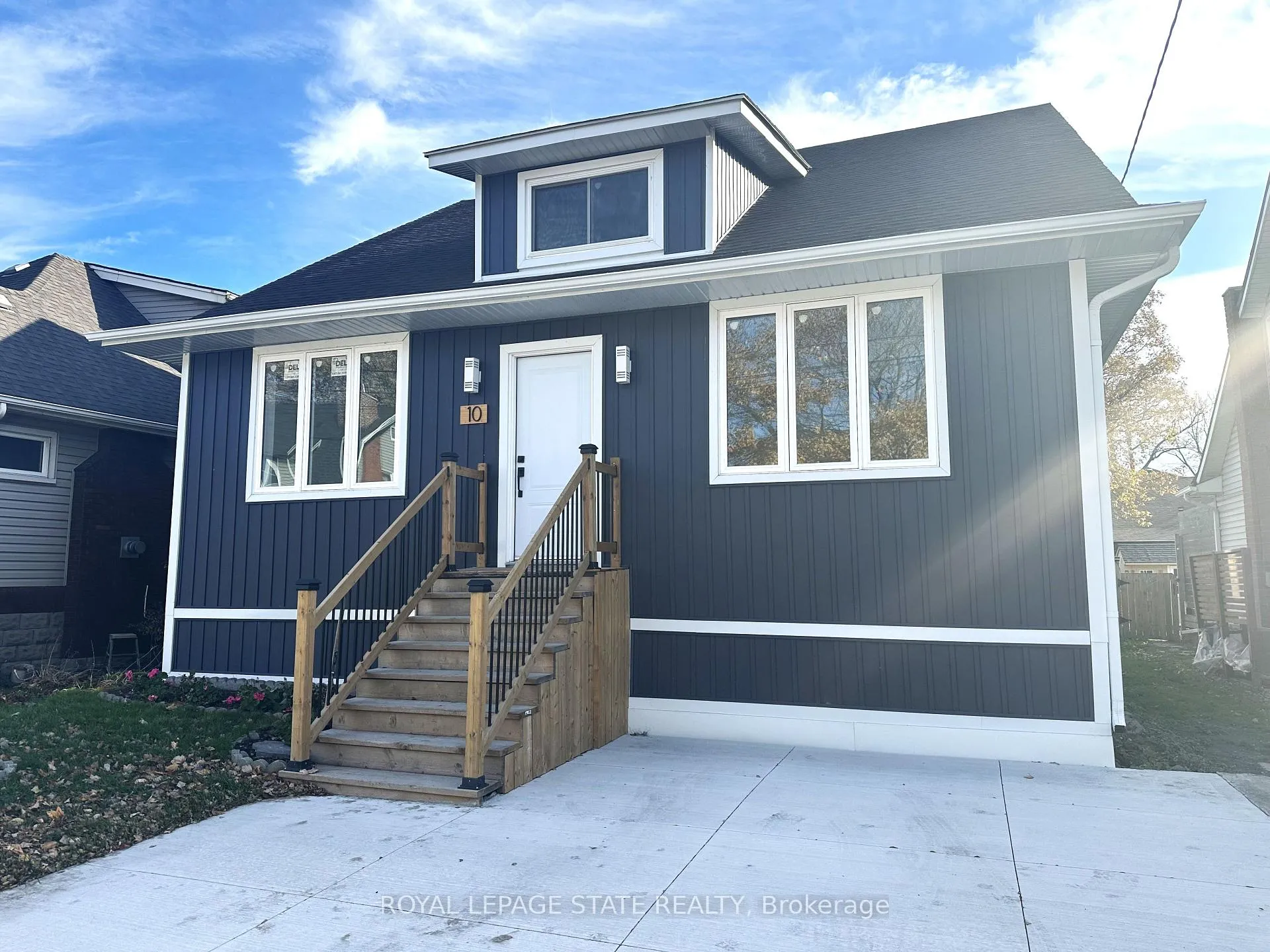 Photo 7 of Unit 2, 10 Comet Avenue, Hamilton, Hamilton Beach — HOMEH