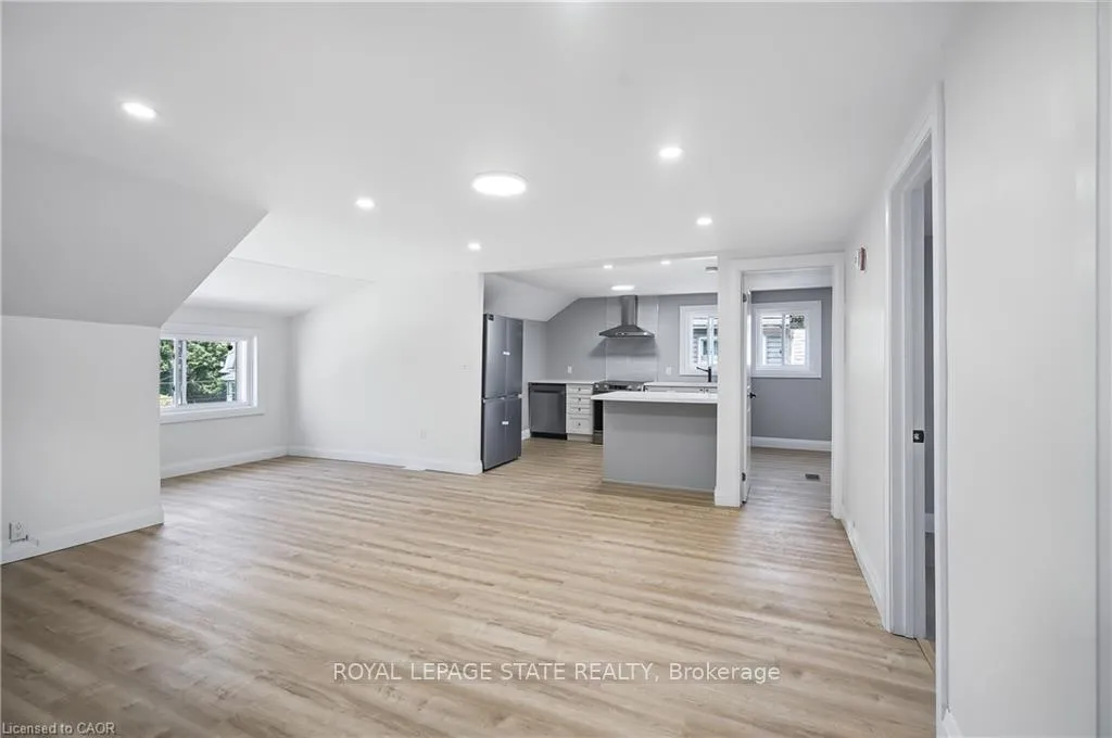 Photo 19 of Unit 2, 10 Comet Avenue, Hamilton, Hamilton Beach — HOMEH