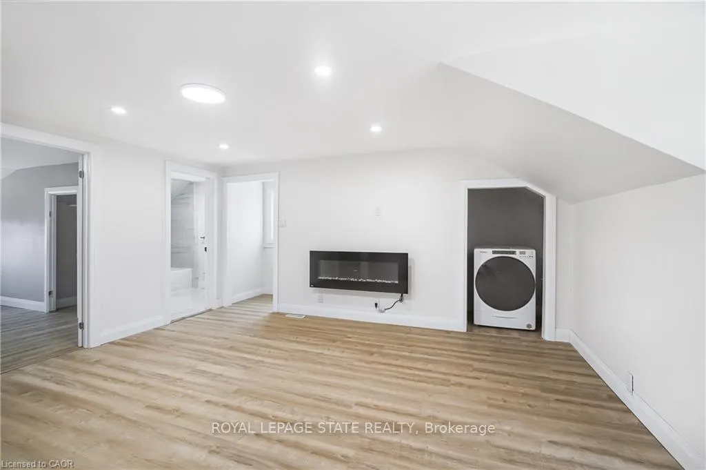 Photo 20 of Unit 2, 10 Comet Avenue, Hamilton, Hamilton Beach — HOMEH