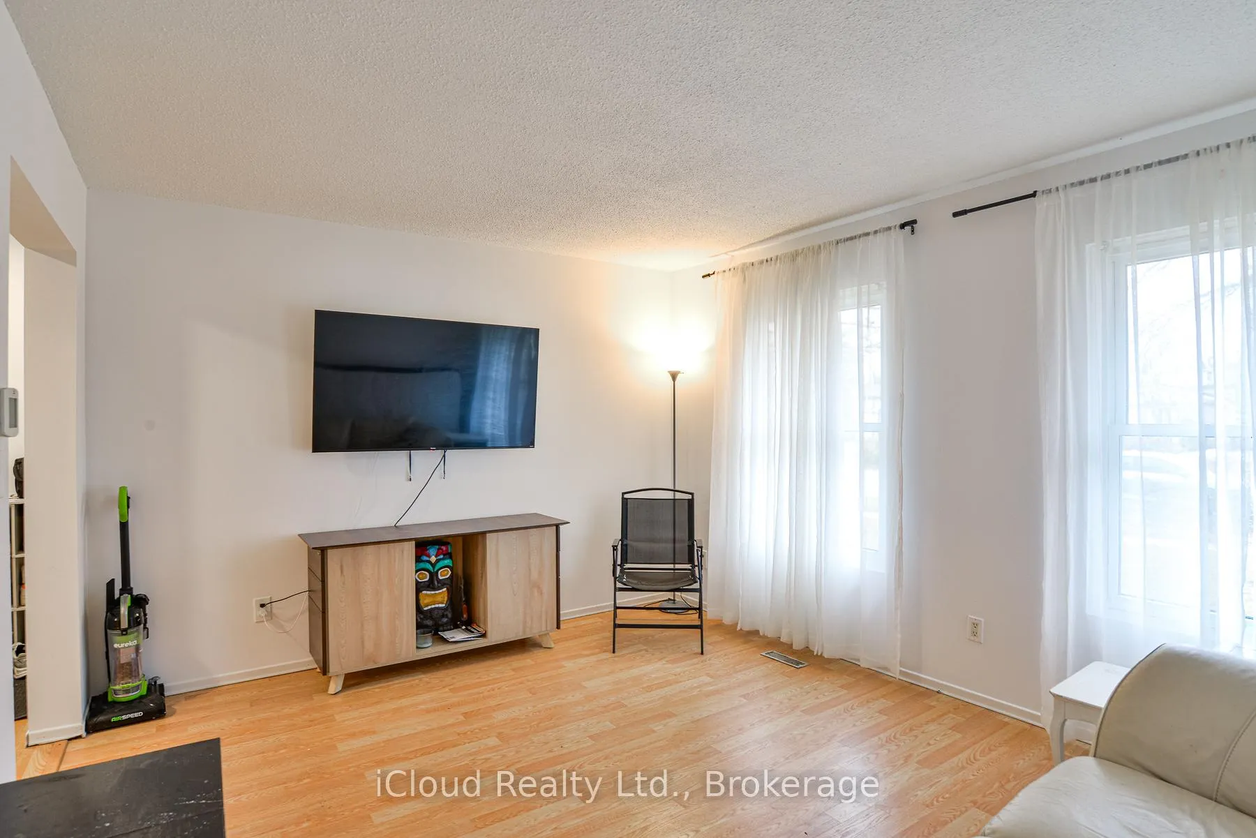 Photo 22 of 34 Kipling Place, Barrie, Letitia Heights — HOMEH