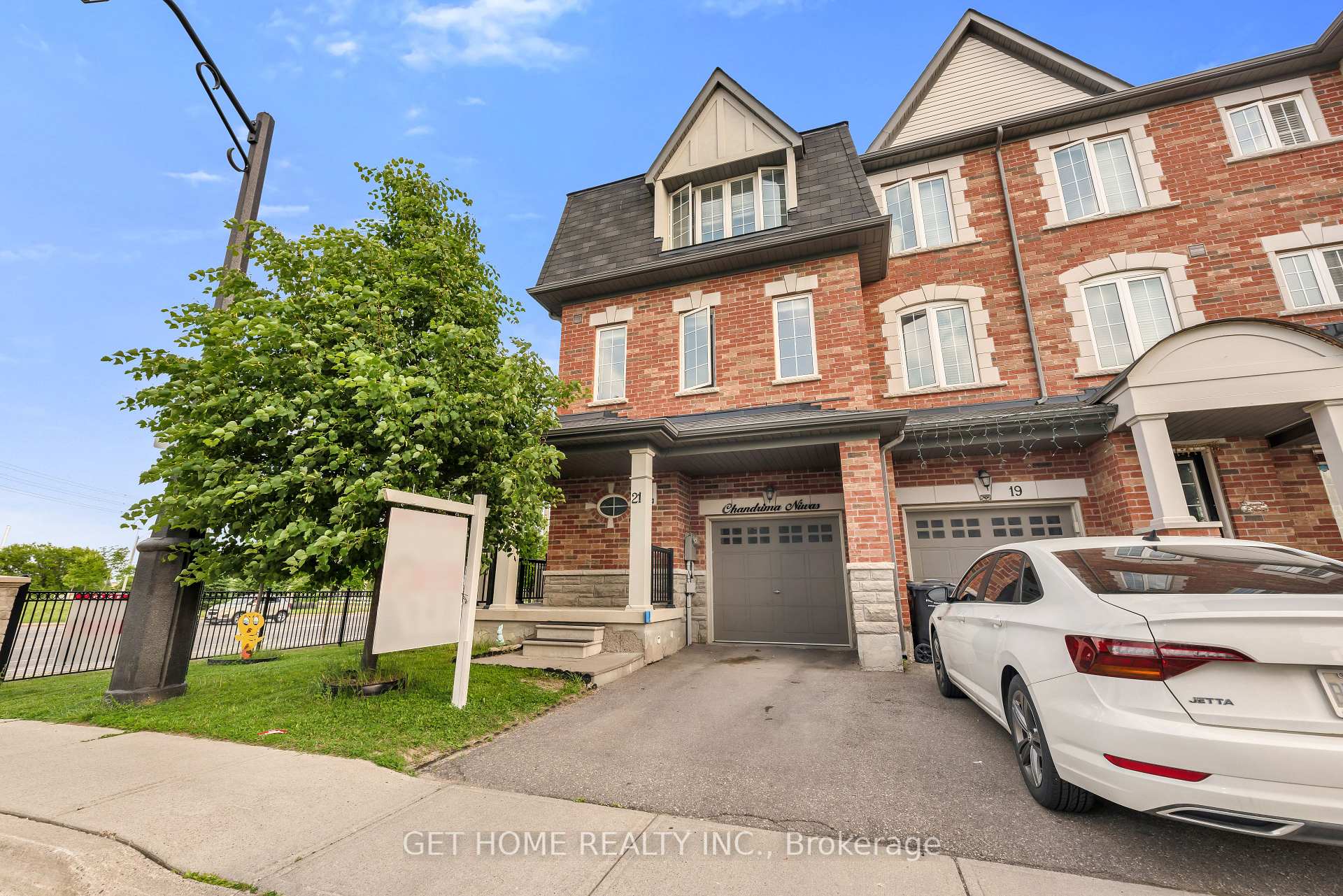Photo 1 of 21 Rabbit Run Way, Brampton, Heart Lake — HOMEH