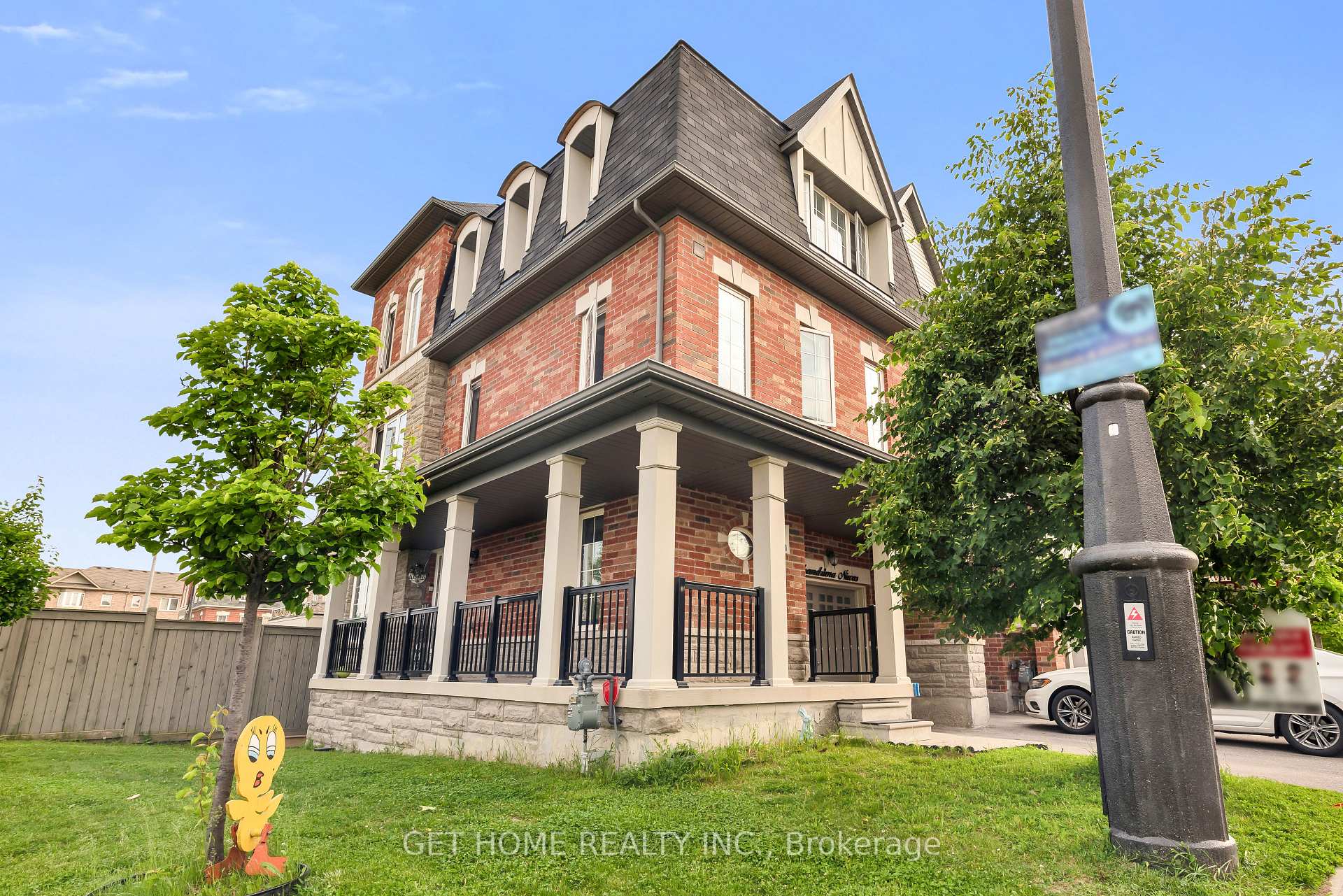 Photo 2 of 21 Rabbit Run Way, Brampton, Heart Lake — HOMEH