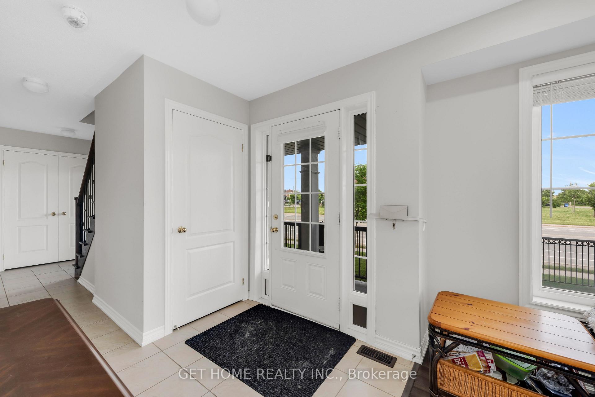 Photo 5 of 21 Rabbit Run Way, Brampton, Heart Lake — HOMEH