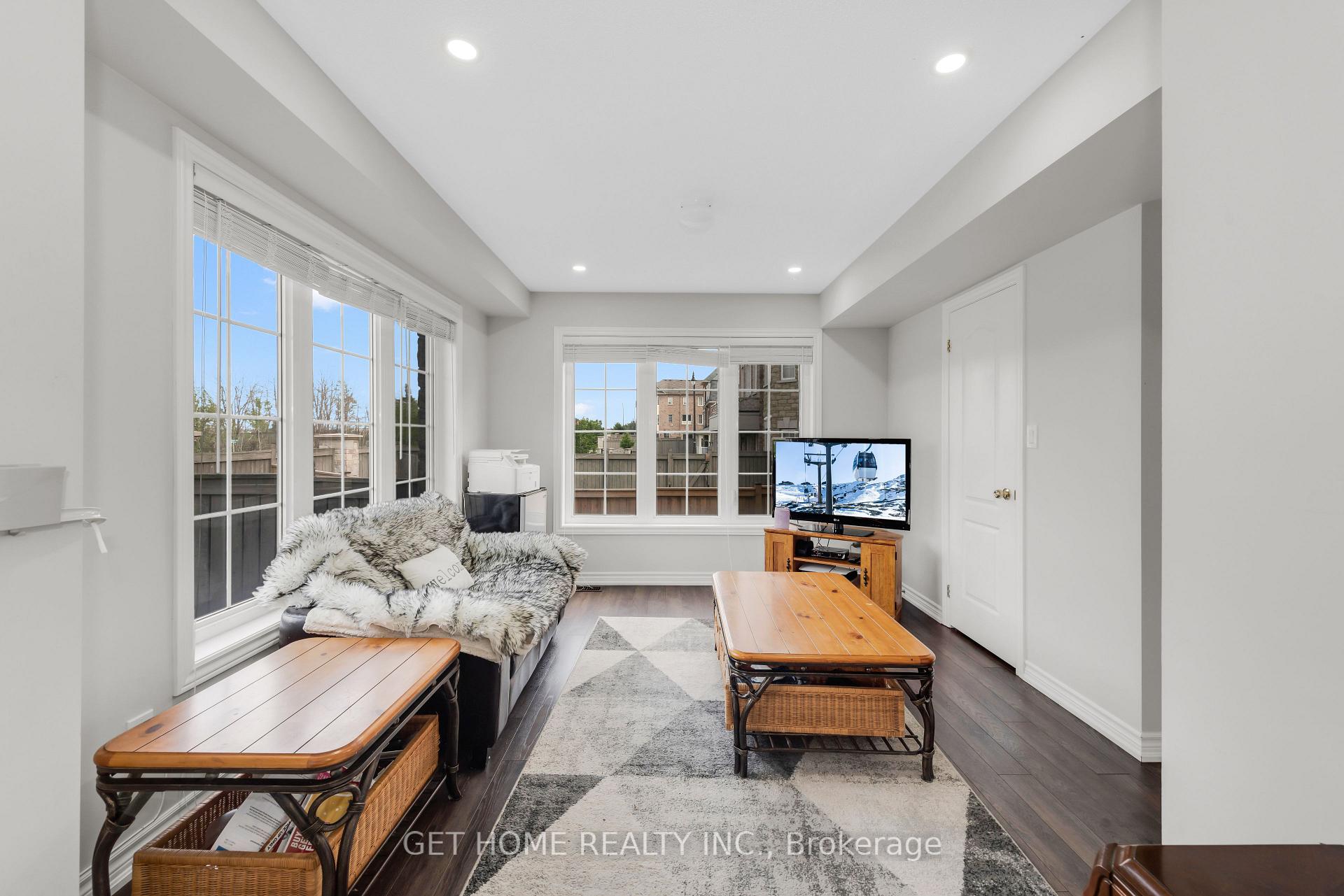 Photo 6 of 21 Rabbit Run Way, Brampton, Heart Lake — HOMEH