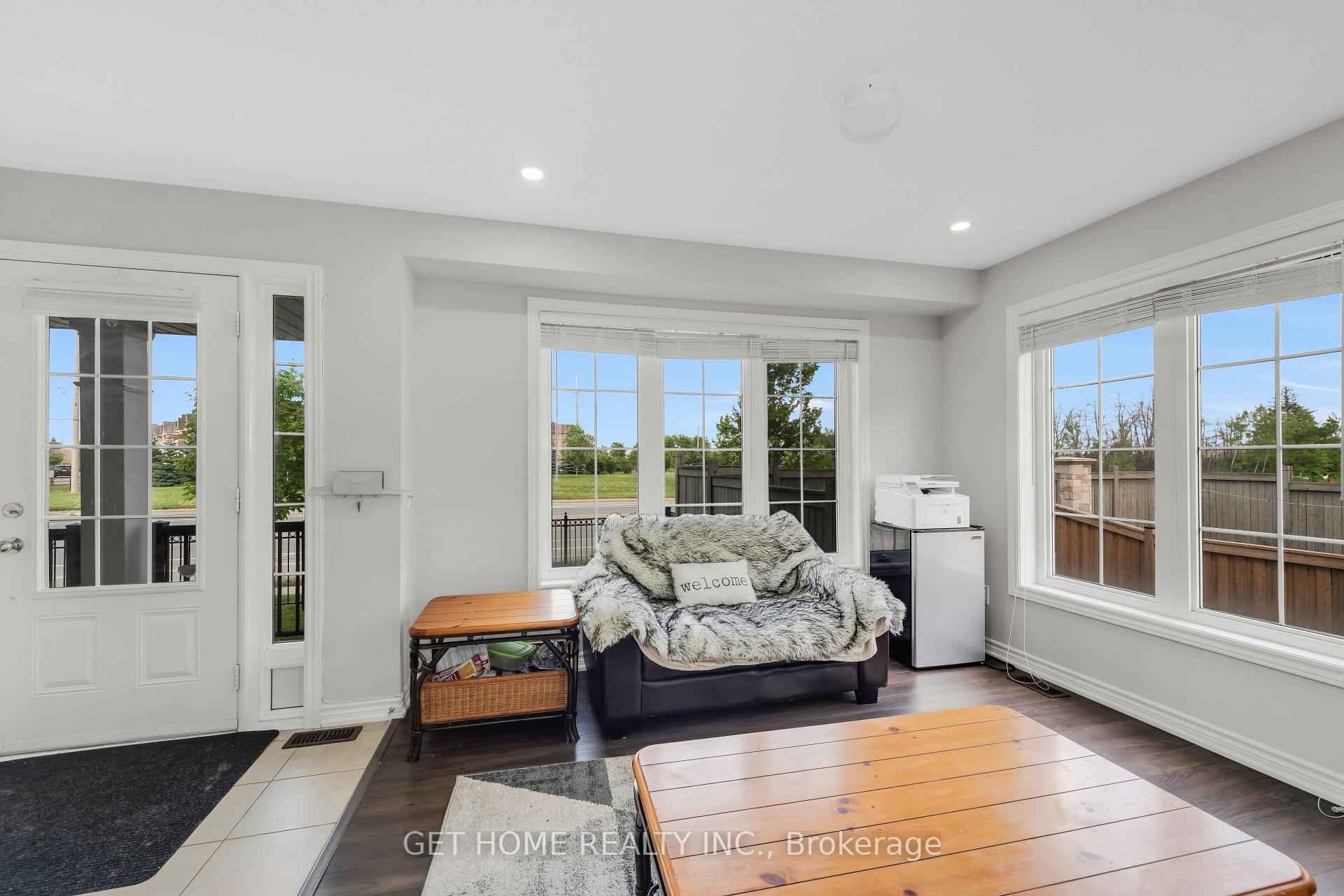 Photo 7 of 21 Rabbit Run Way, Brampton, Heart Lake — HOMEH