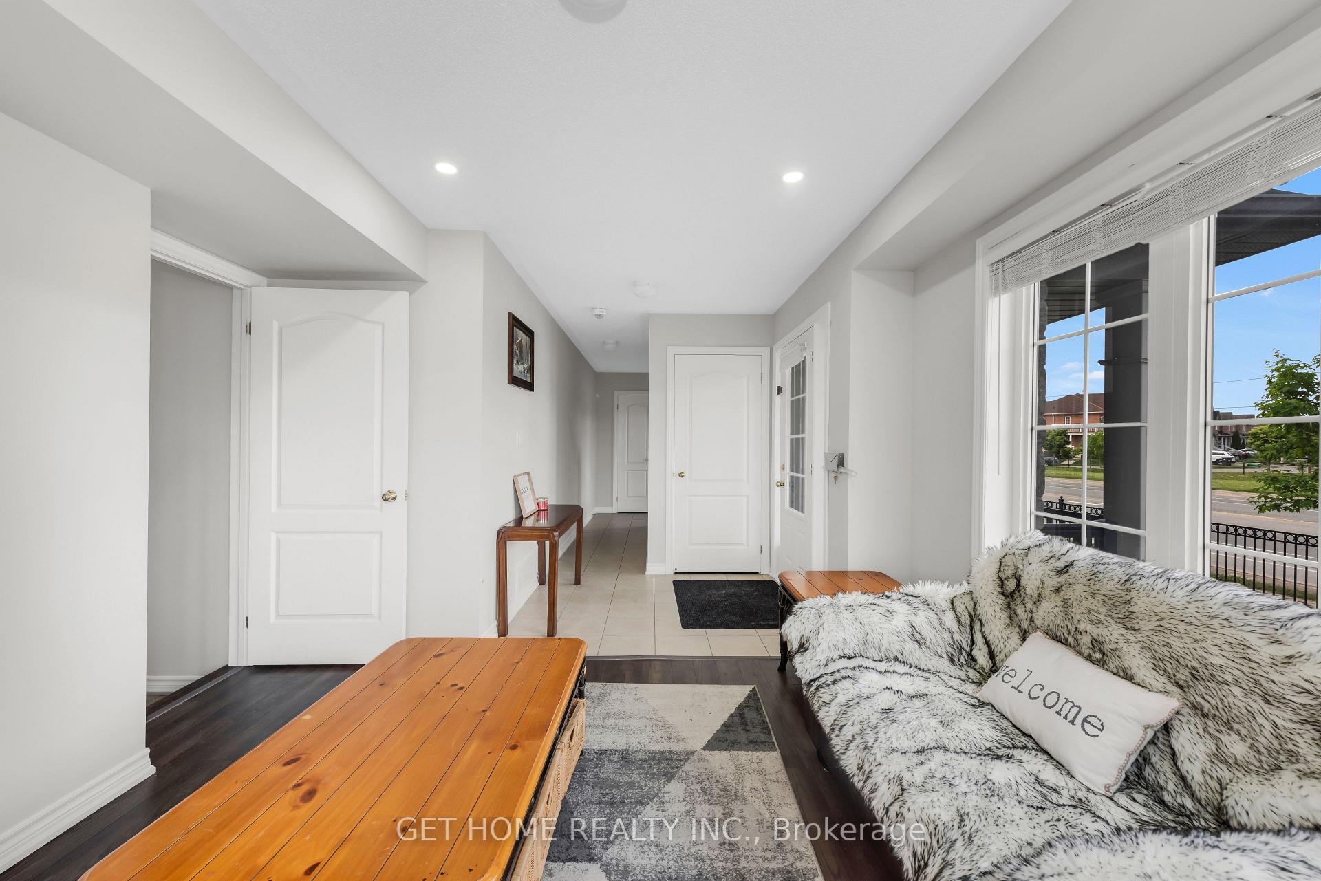 Photo 8 of 21 Rabbit Run Way, Brampton, Heart Lake — HOMEH
