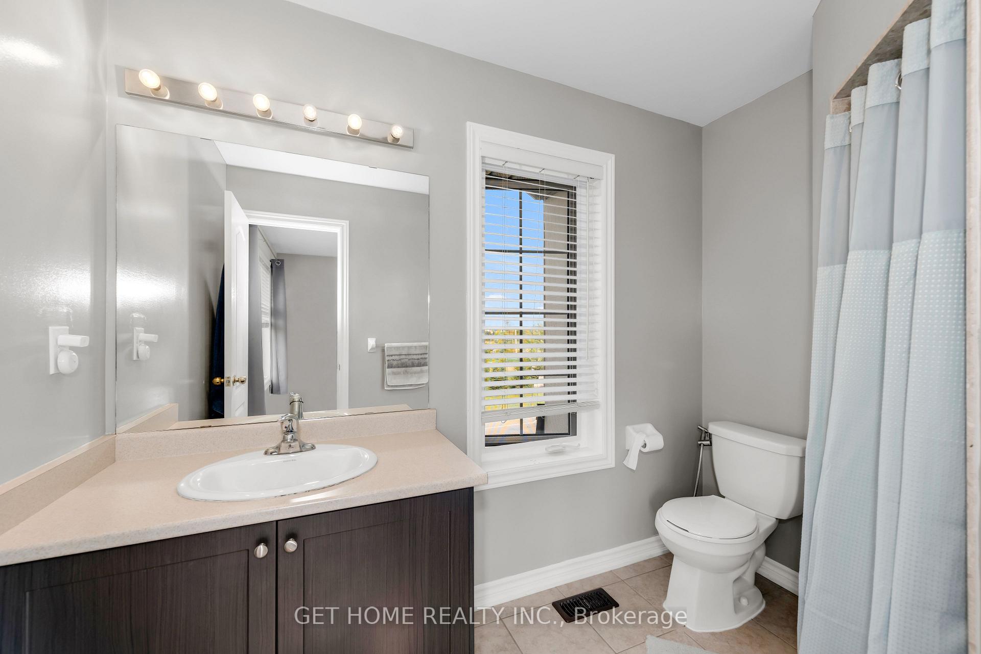 Photo 9 of 21 Rabbit Run Way, Brampton, Heart Lake — HOMEH