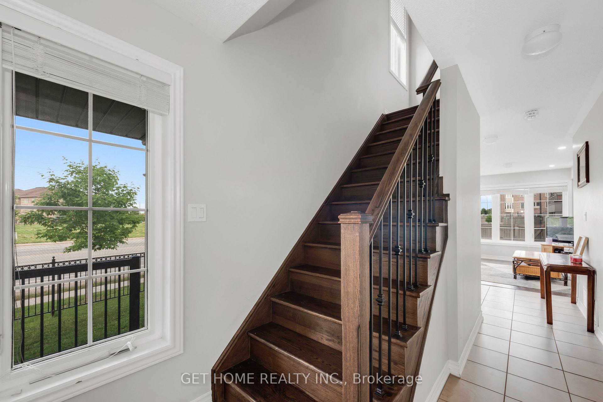 Photo 11 of 21 Rabbit Run Way, Brampton, Heart Lake — HOMEH